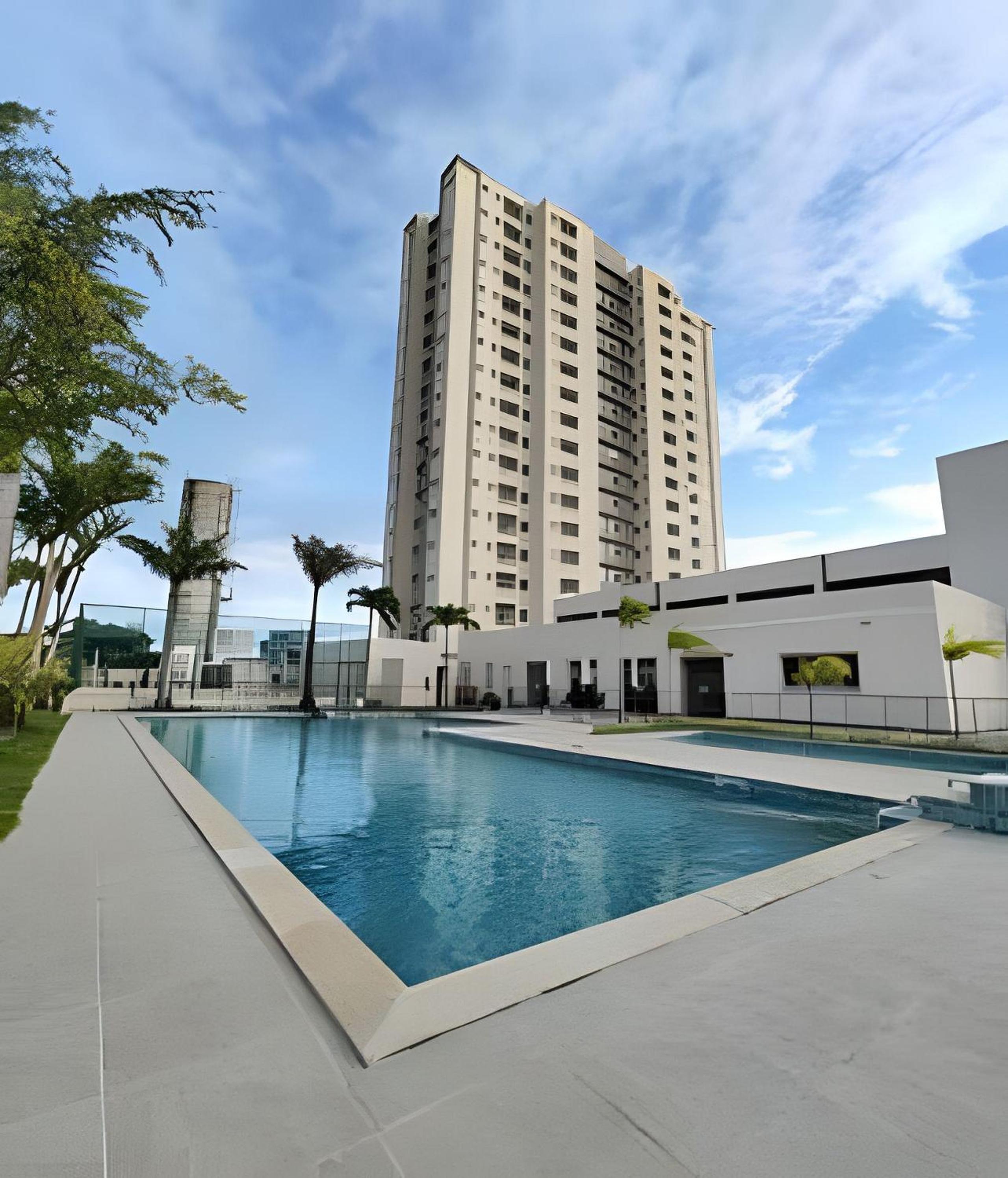 Apartamento na praia, 2 quartos e área de lazer