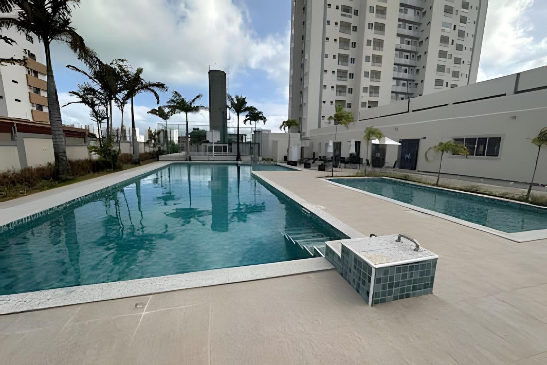 Apartamento na praia, 2 quartos e área de lazer