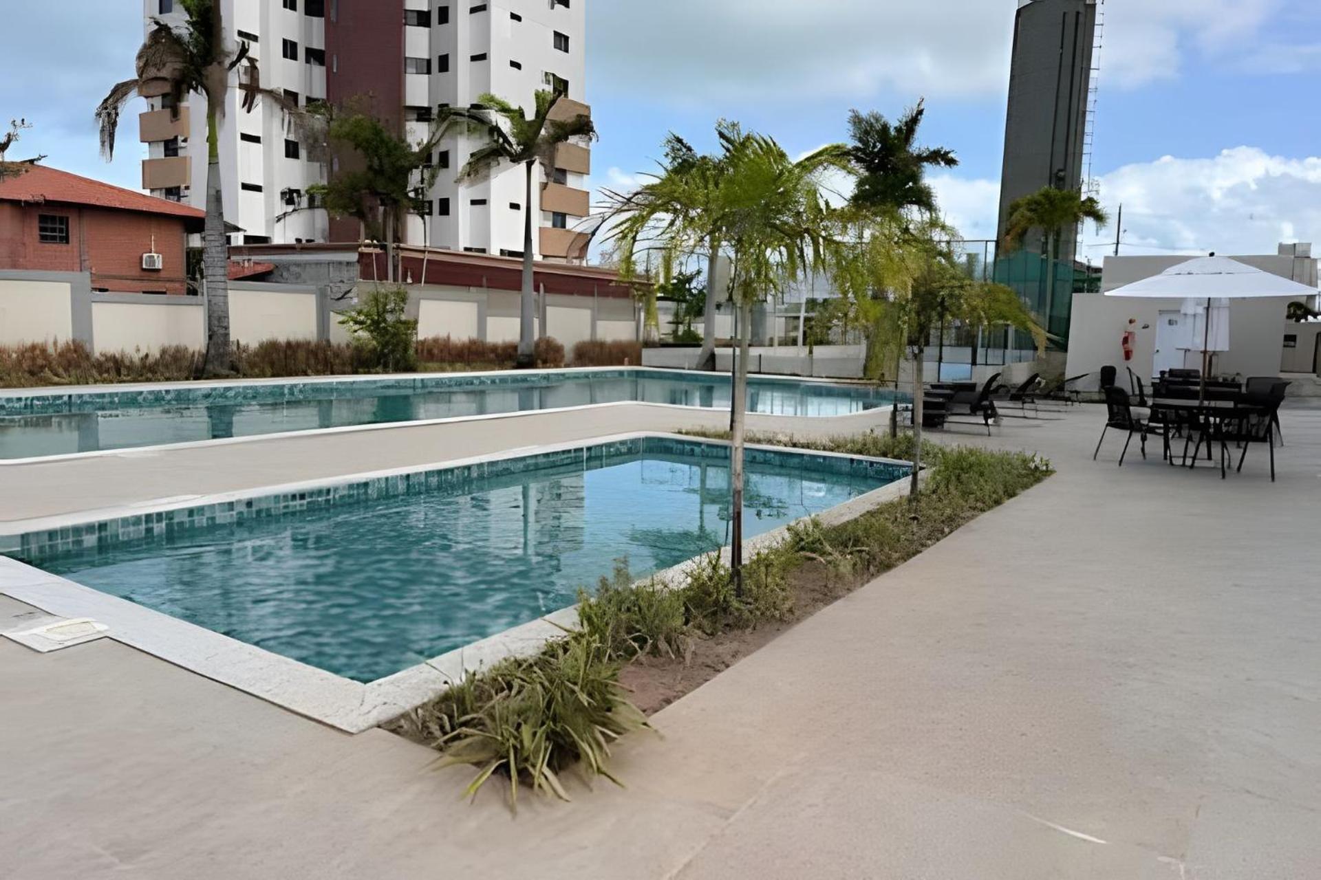 Apartamento na praia, 2 quartos e área de lazer