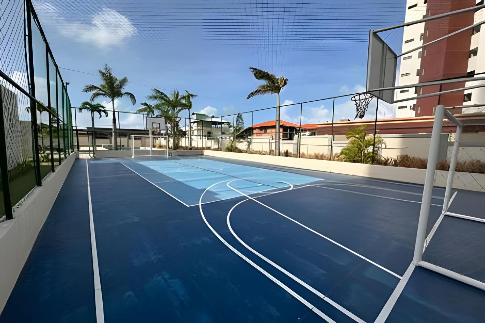 Apartamento na praia, 2 quartos e área de lazer
