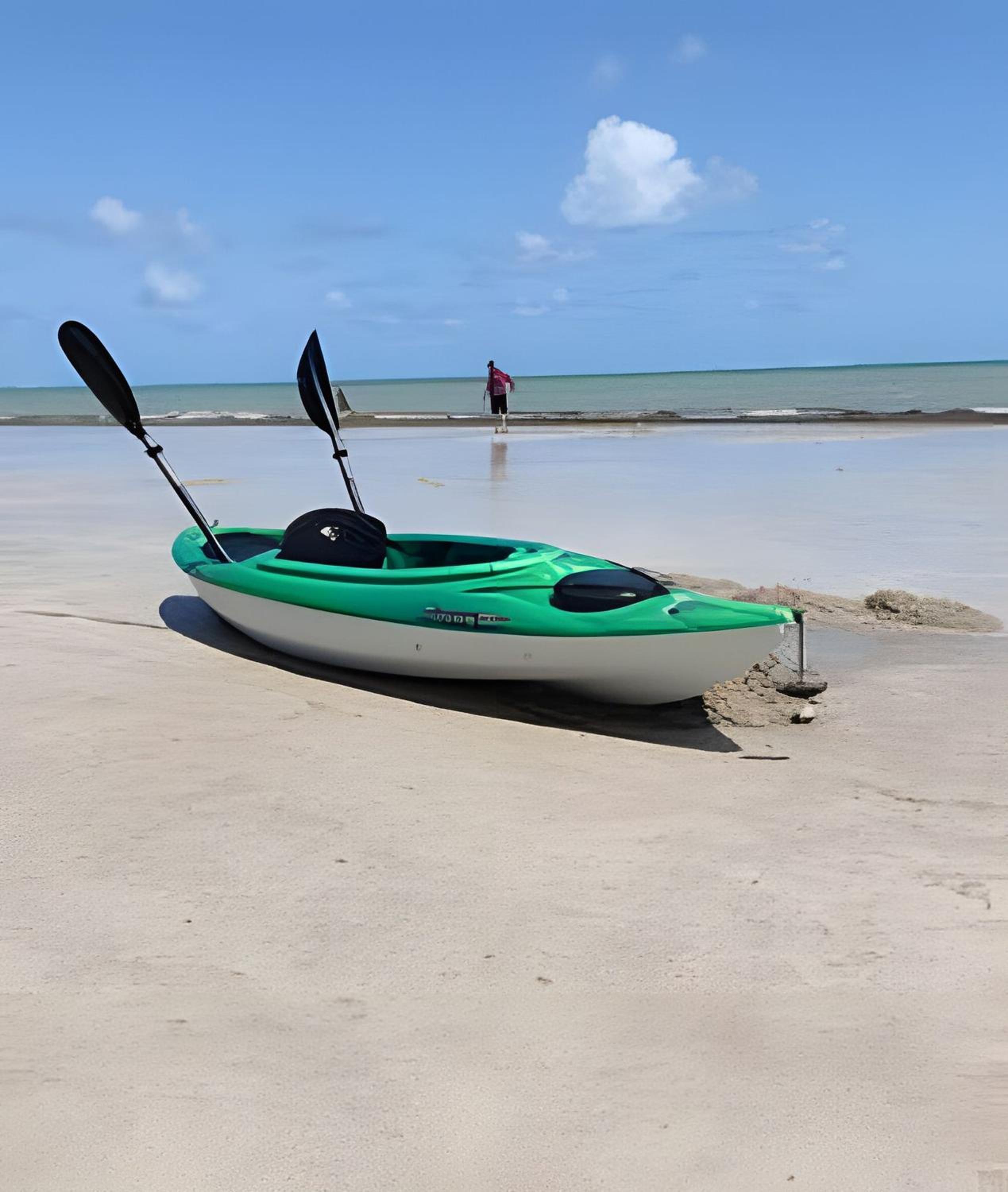 Apartamento na praia, 2 quartos e área de lazer