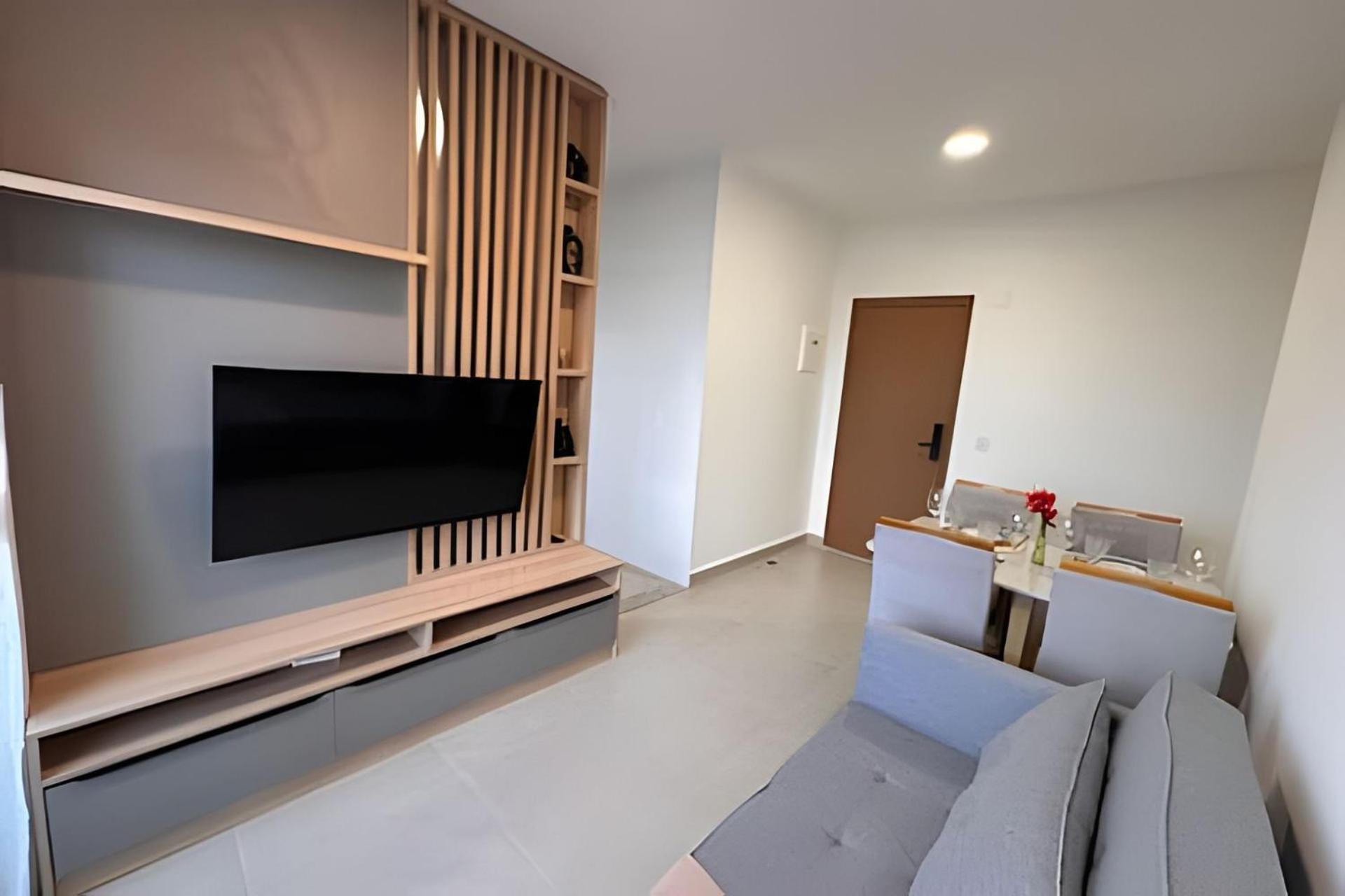 Apartamento na praia, 2 quartos e área de lazer