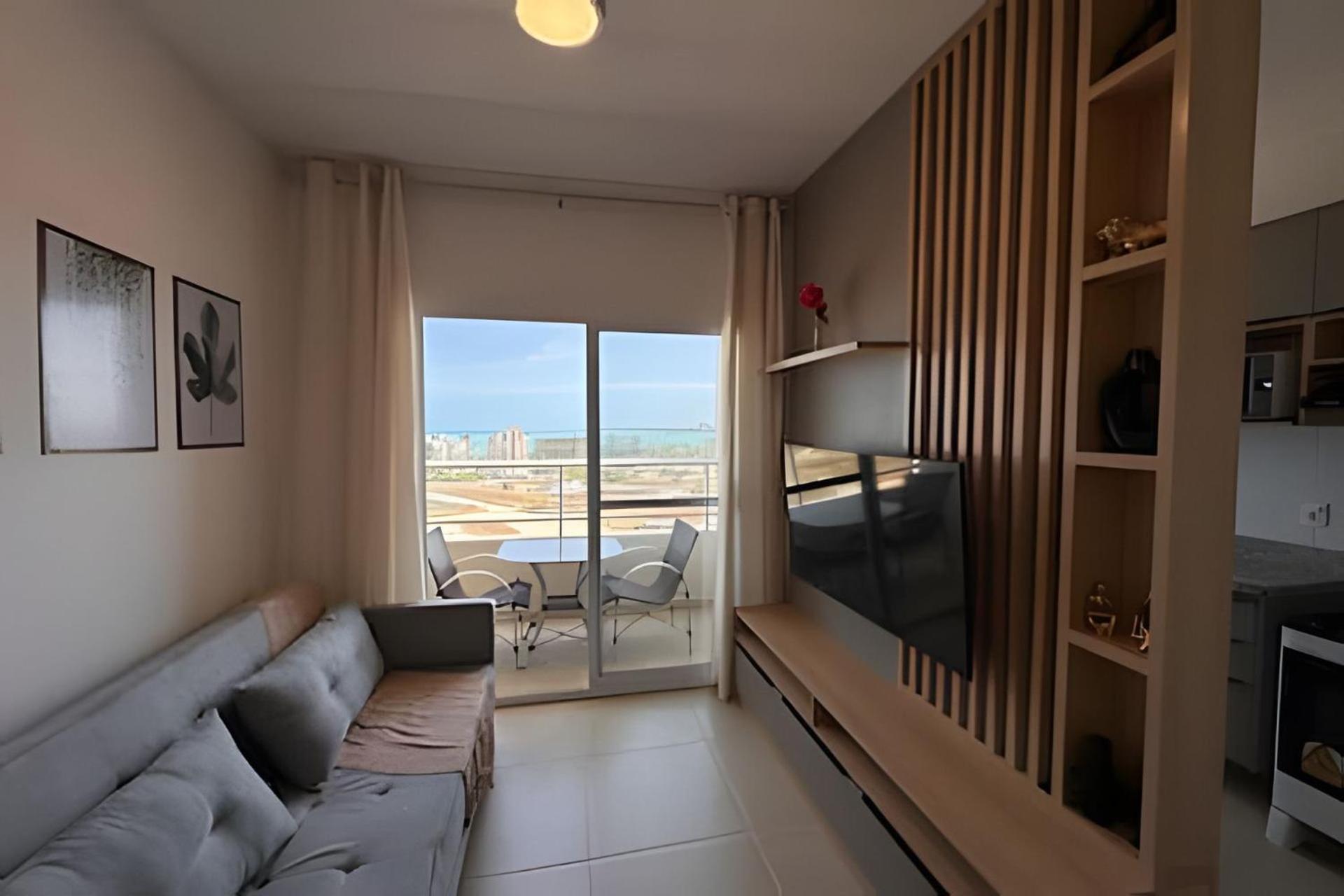 Apartamento na praia, 2 quartos e área de lazer