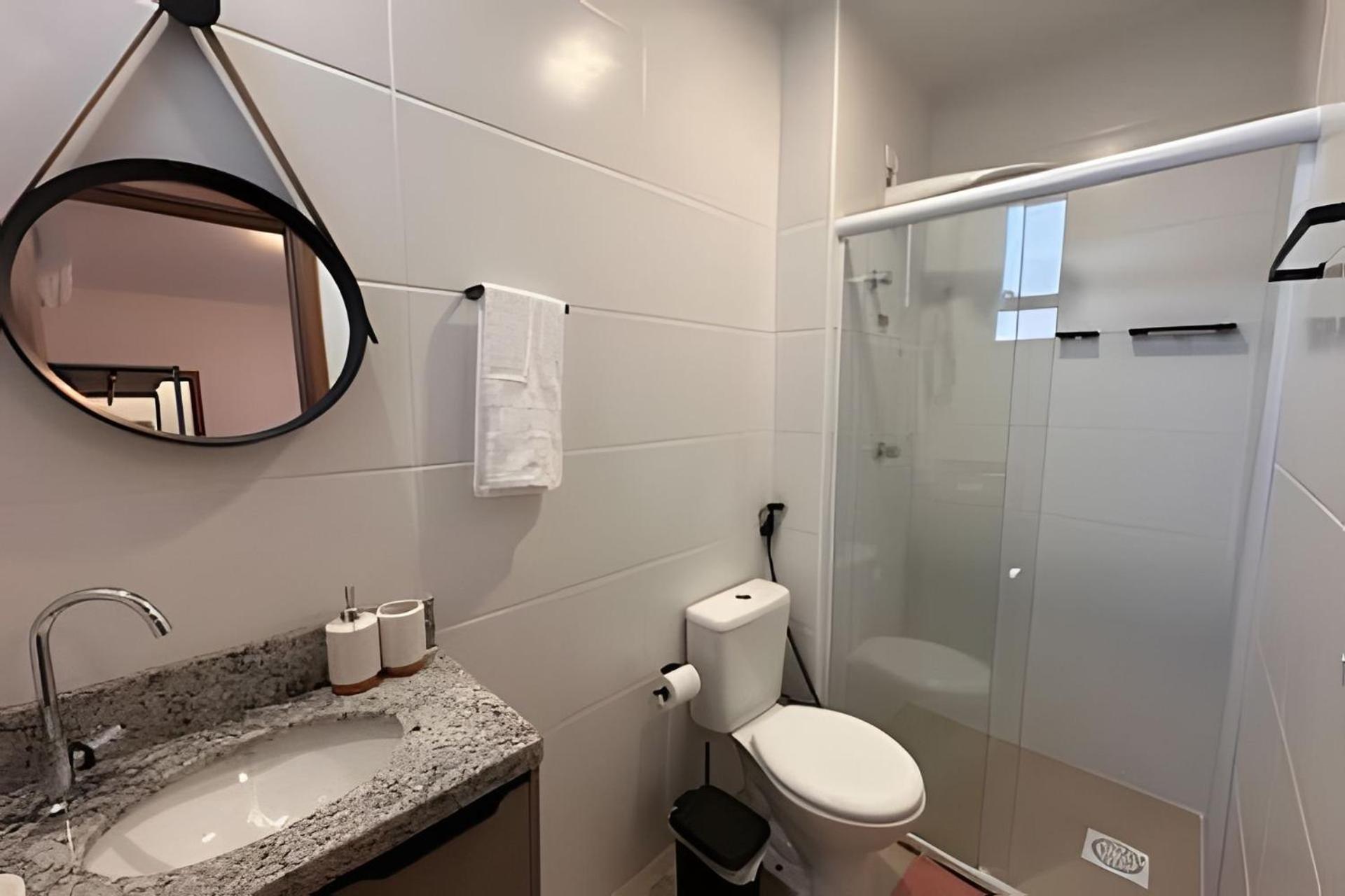 Apartamento na praia, 2 quartos e área de lazer