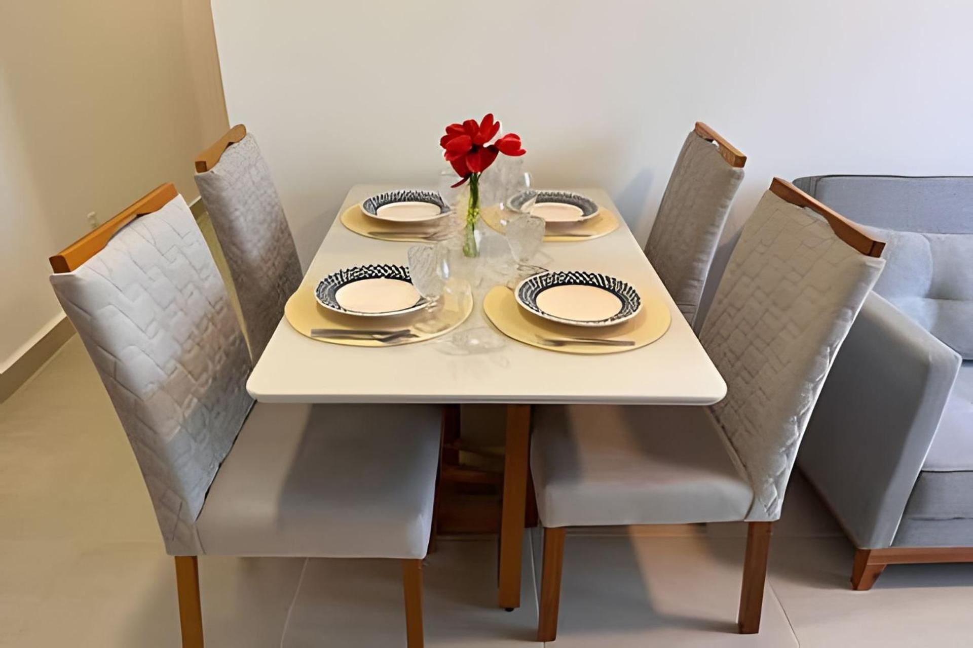 Apartamento na praia, 2 quartos e área de lazer