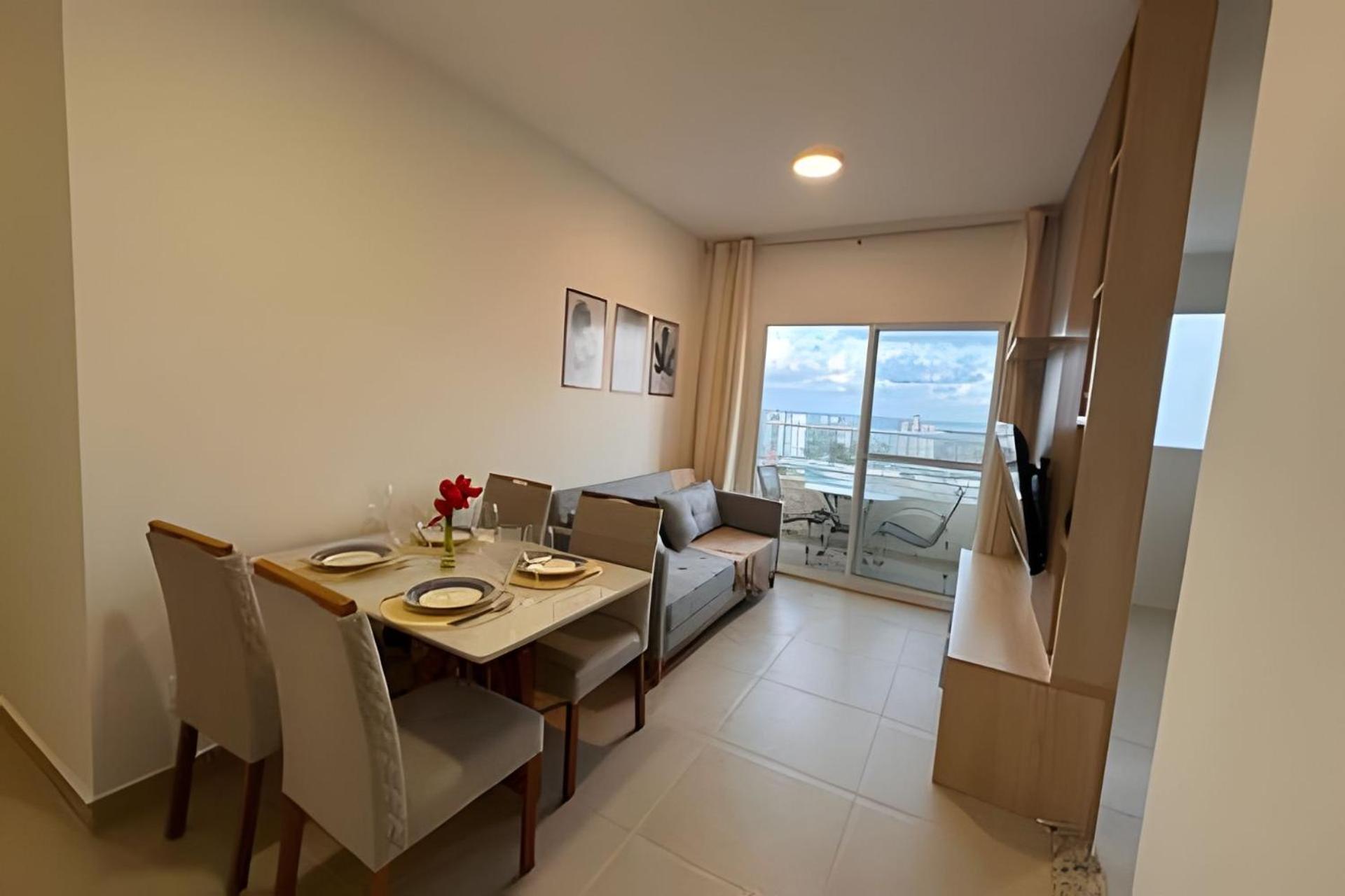 Apartamento na praia, 2 quartos e área de lazer