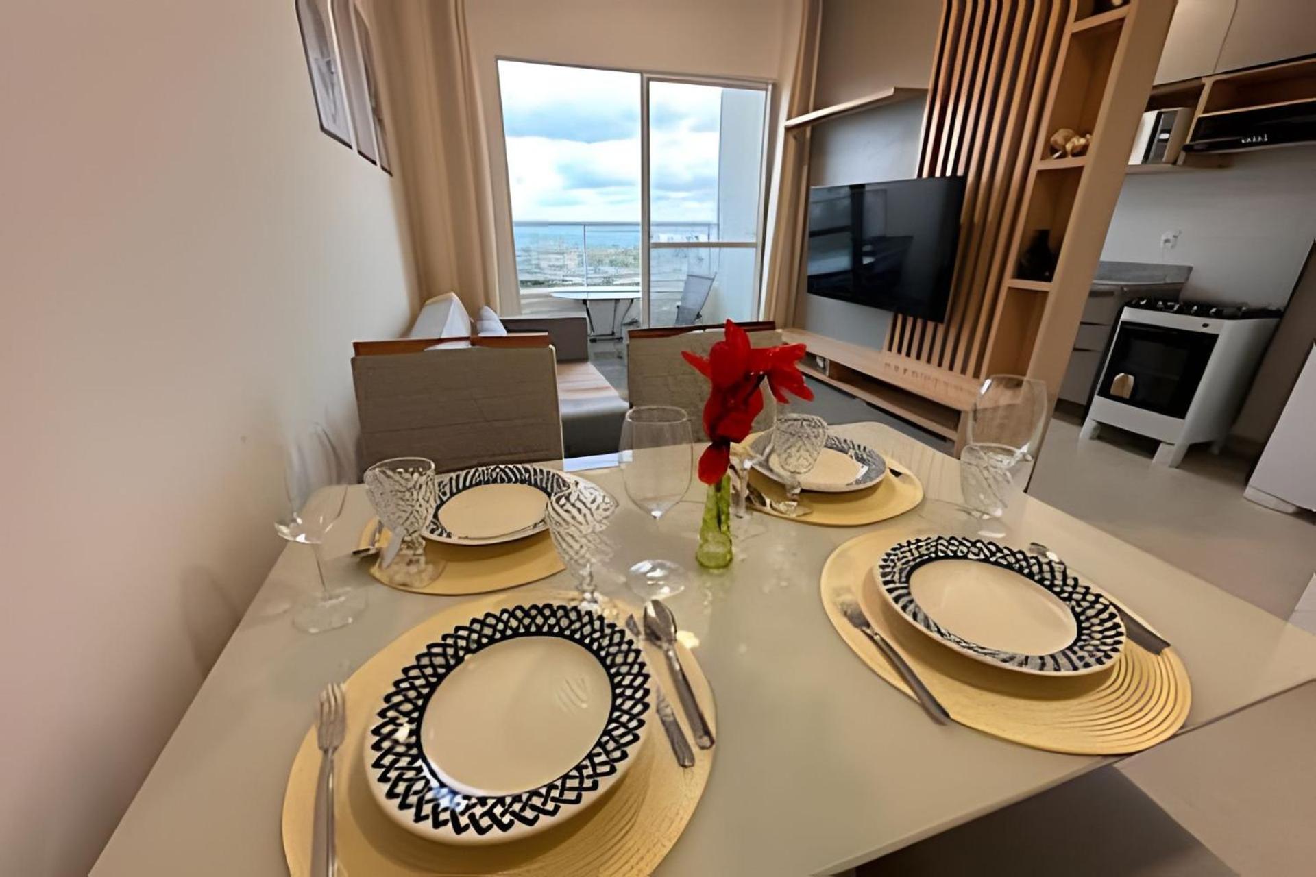 Apartamento na praia, 2 quartos e área de lazer