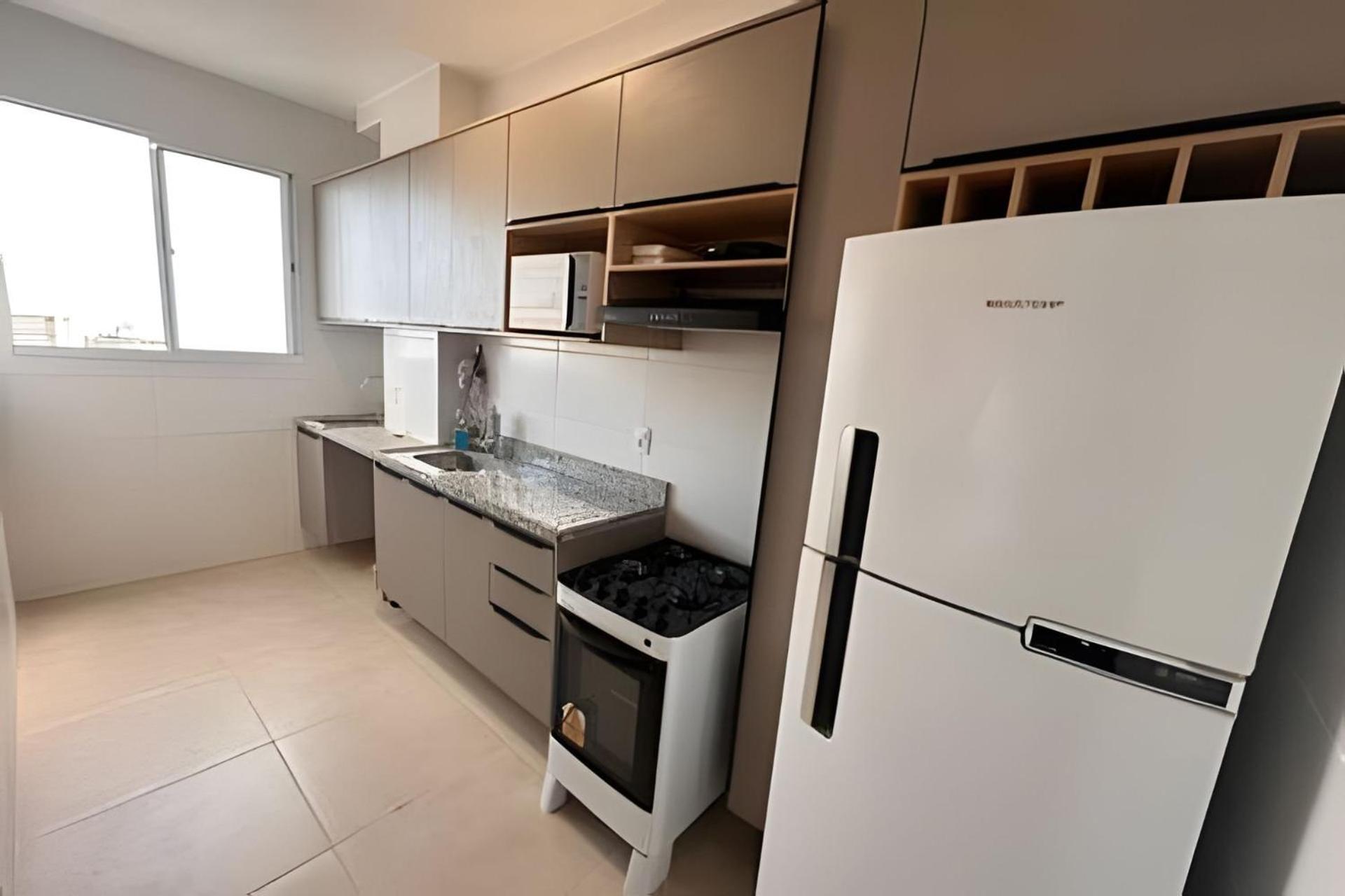 Apartamento na praia, 2 quartos e área de lazer