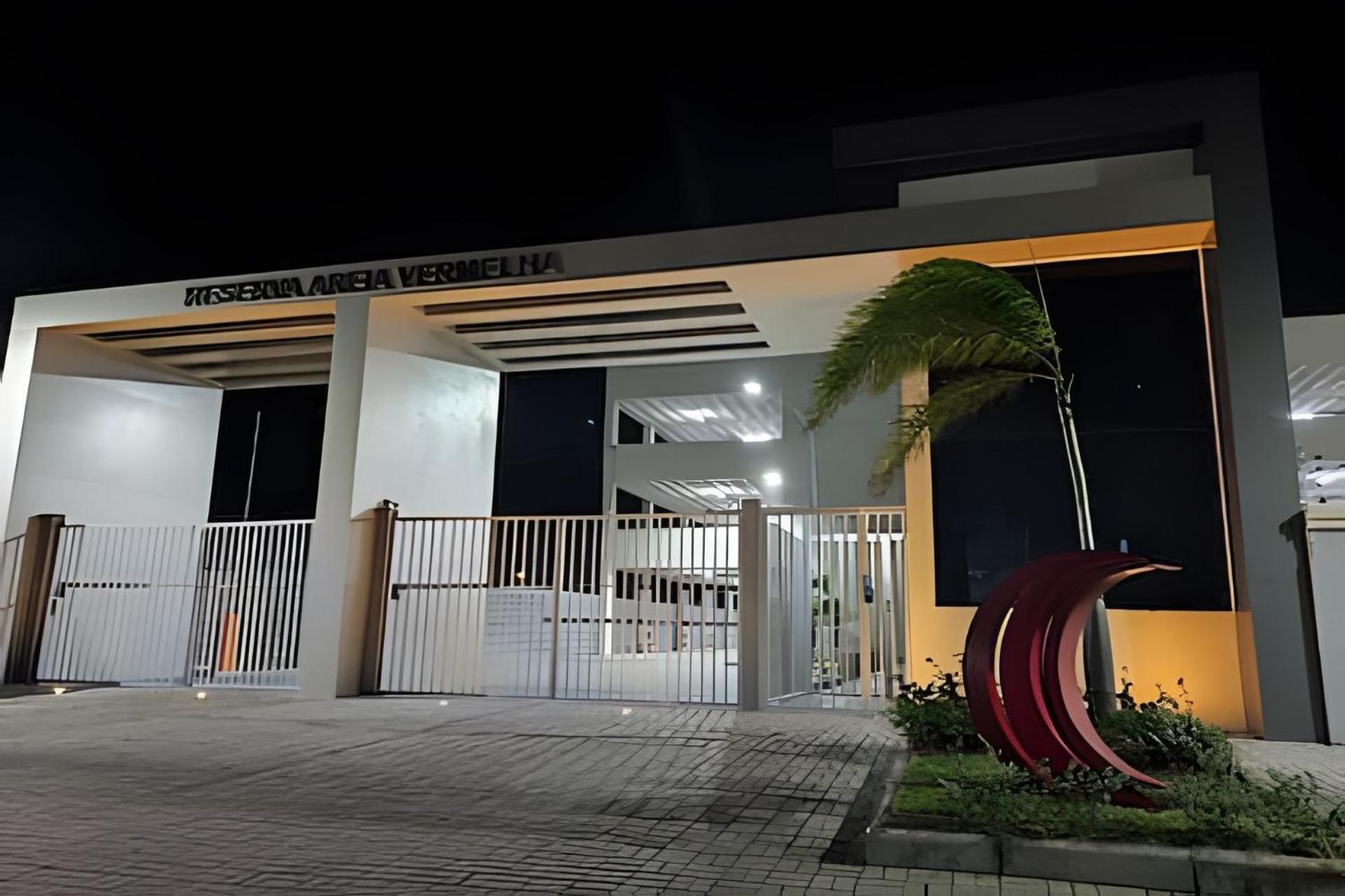 Apartamento na praia, 2 quartos e área de lazer