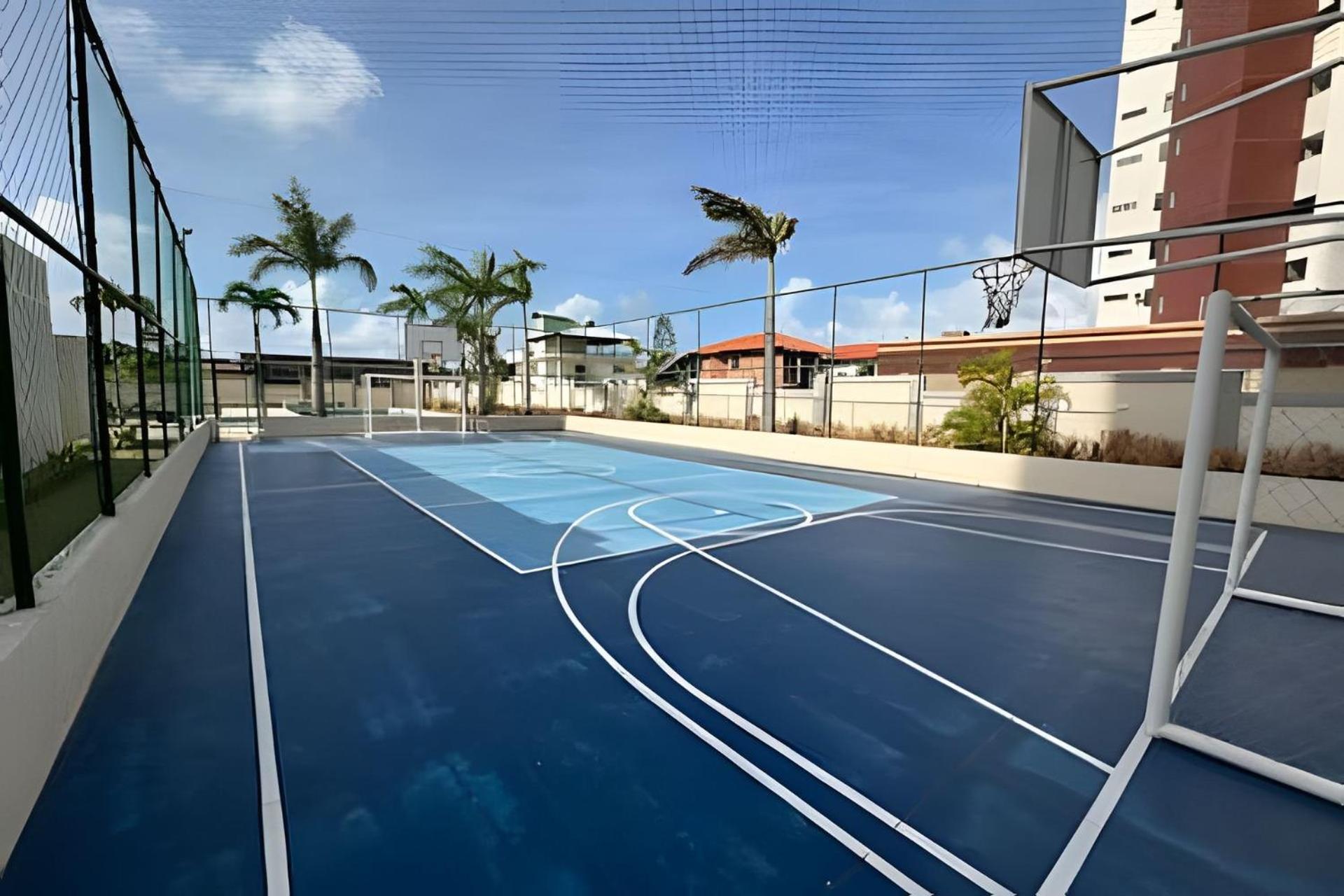 Apartamento na praia, 2 quartos e área de lazer