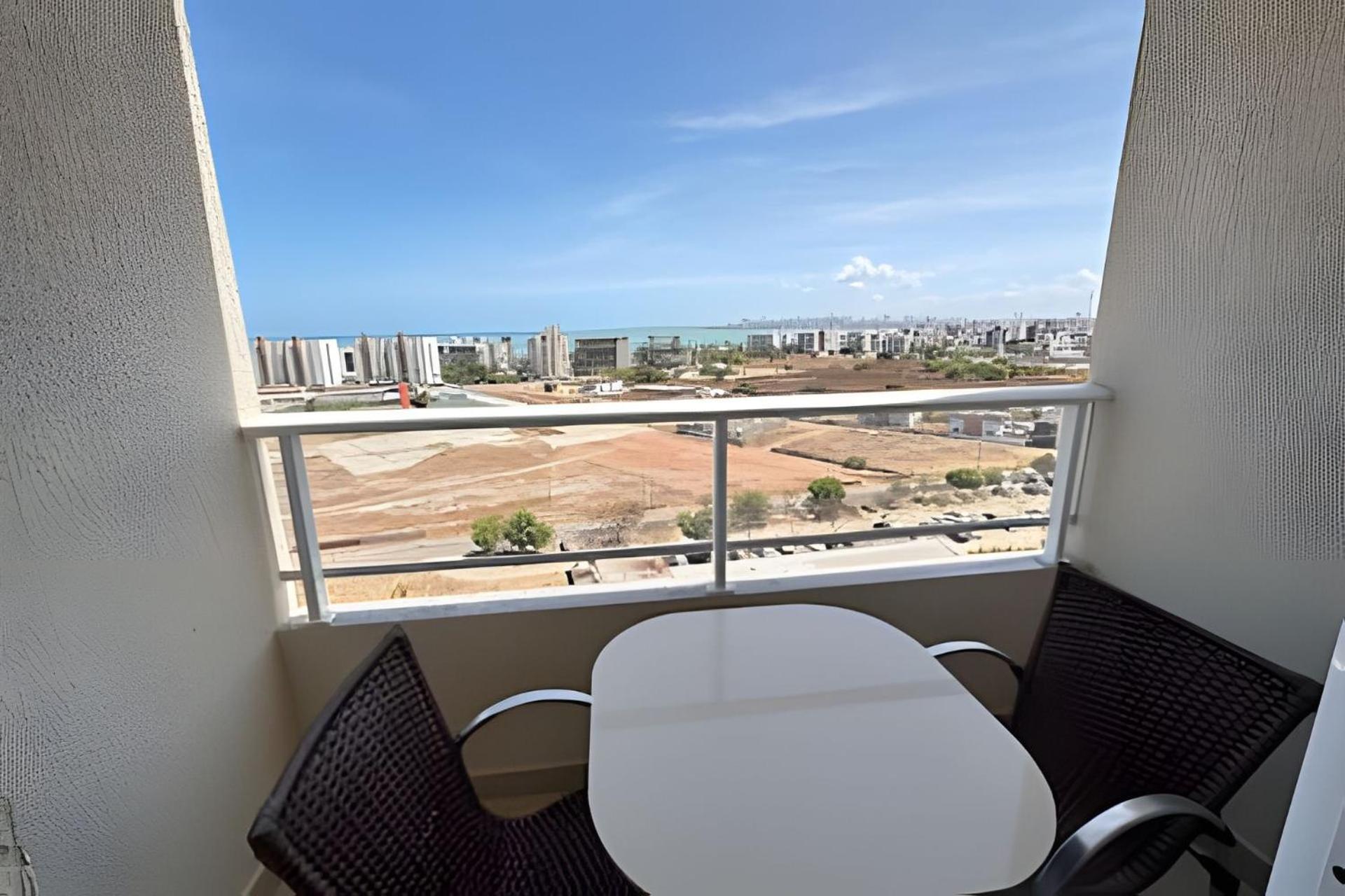 Apartamento na praia, 2 quartos e área de lazer