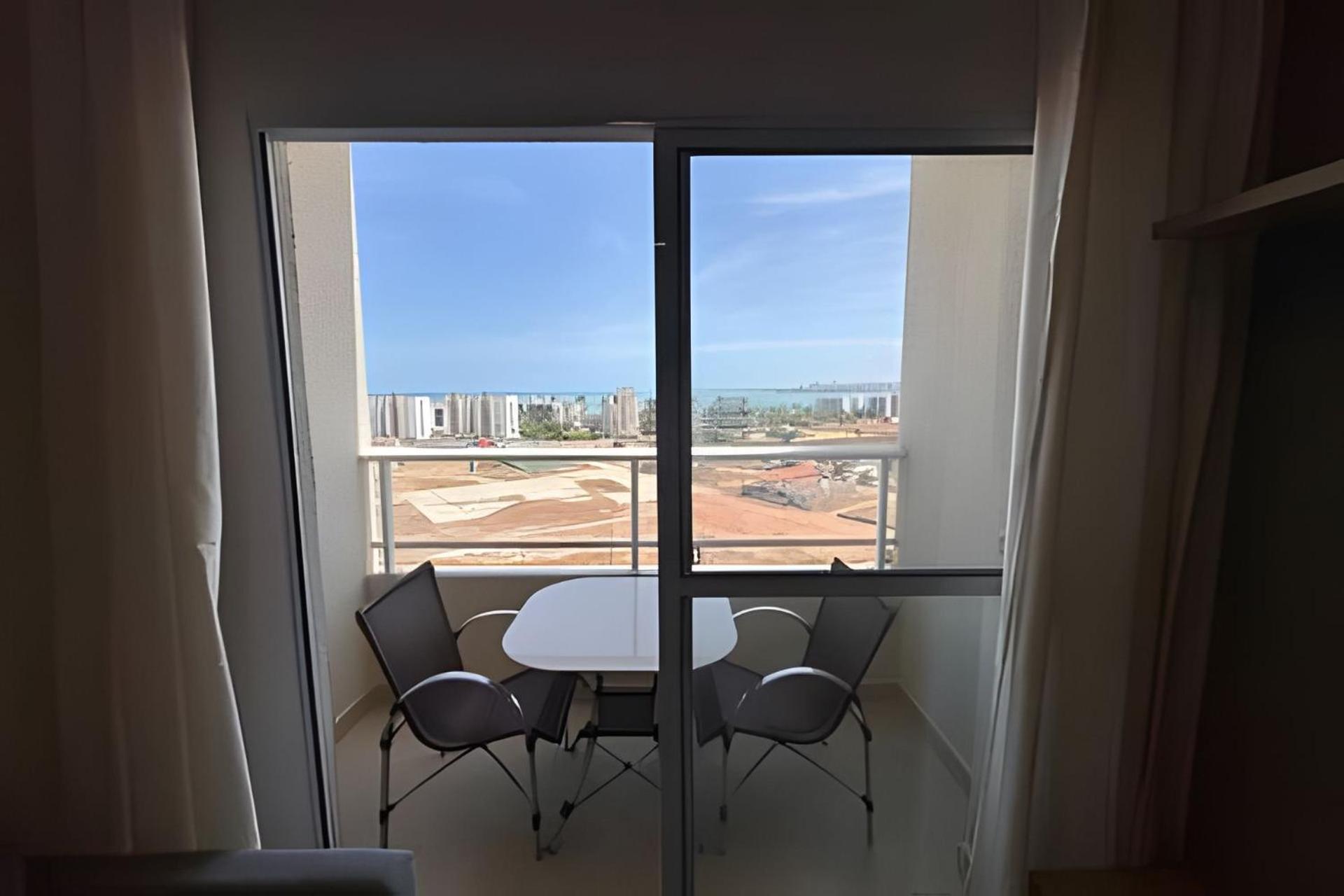 Apartamento na praia, 2 quartos e área de lazer
