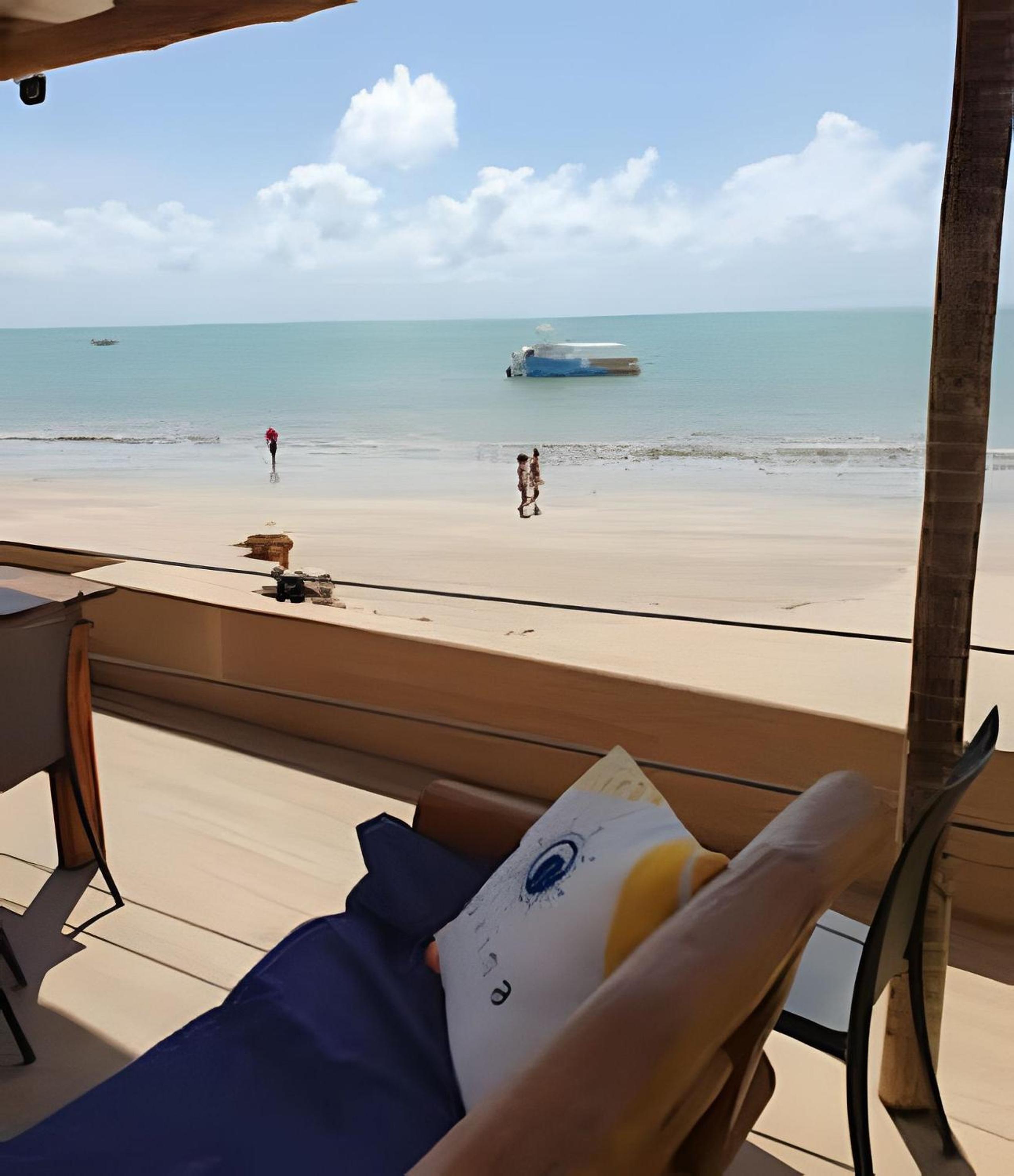 Apartamento na praia, 2 quartos e área de lazer