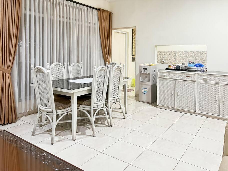 Large Villa 3BR Cieumbuleuit near PVJ & Cihamplas by 2ndHome view 4