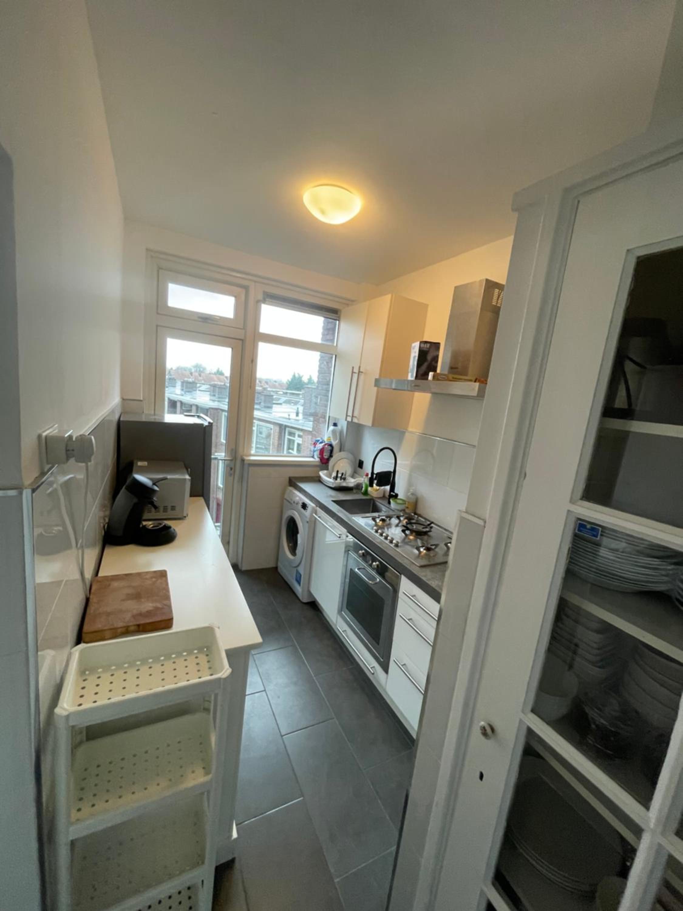 Sunny and spacious apartment view 4