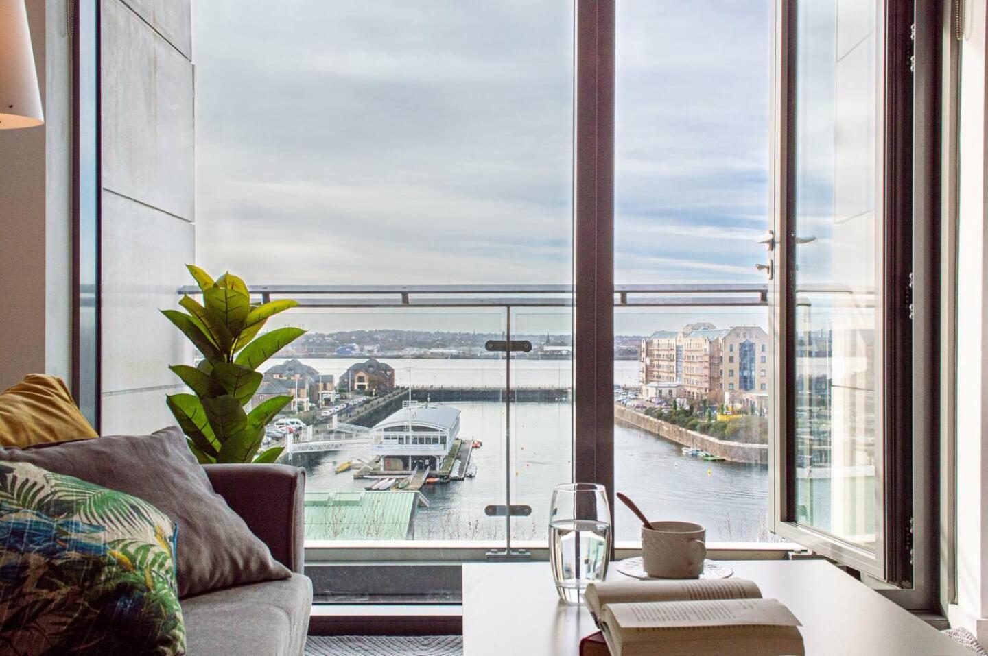 Liverpool Mersey View Stay with Free Parking view 5