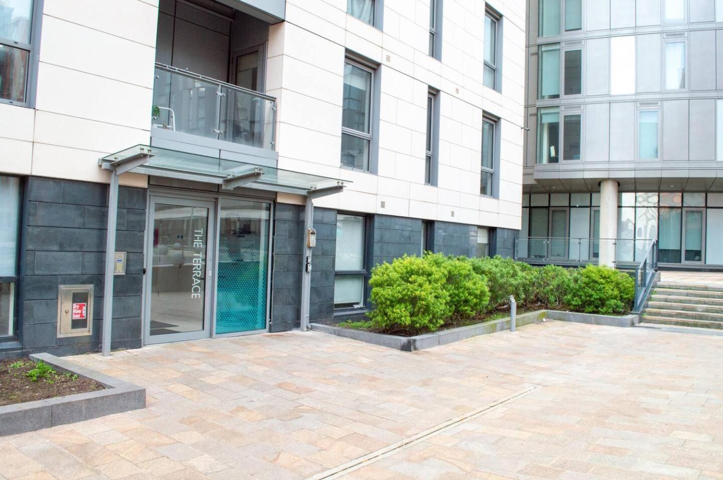 Liverpool Mersey View Stay with Free Parking view 2
