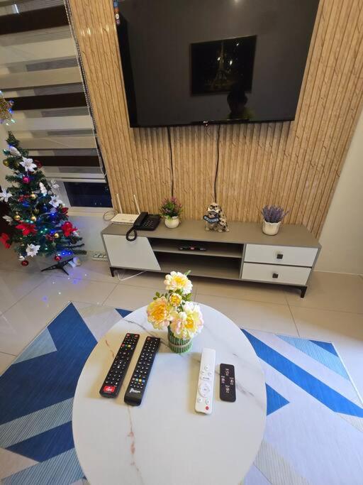 Cozy 4BR Diamond near Airport D'Arches Place view 5