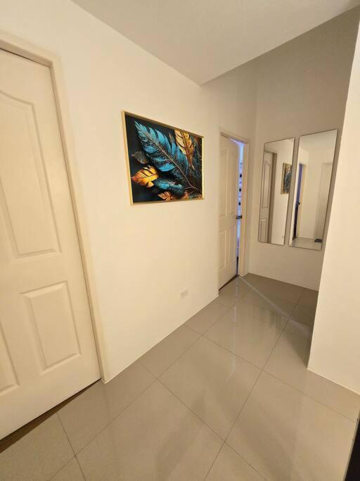 Cozy 4BR Diamond near Airport D'Arches Place view 3