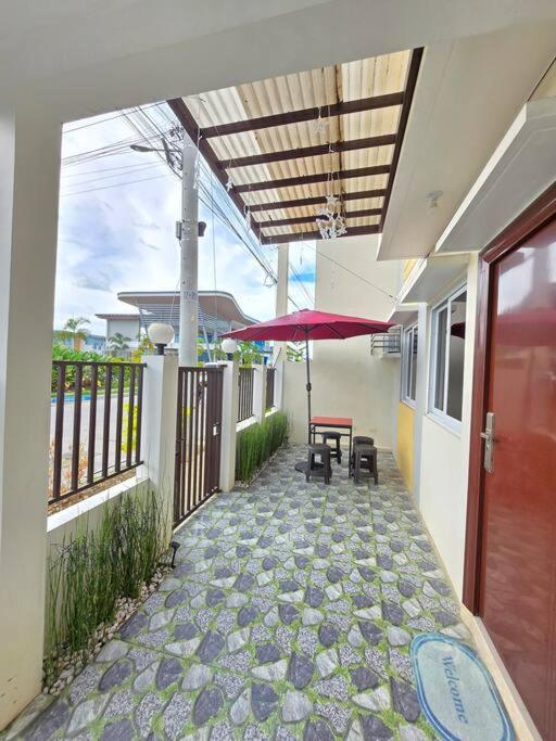 Cozy 4BR Diamond near Airport D'Arches Place view 2