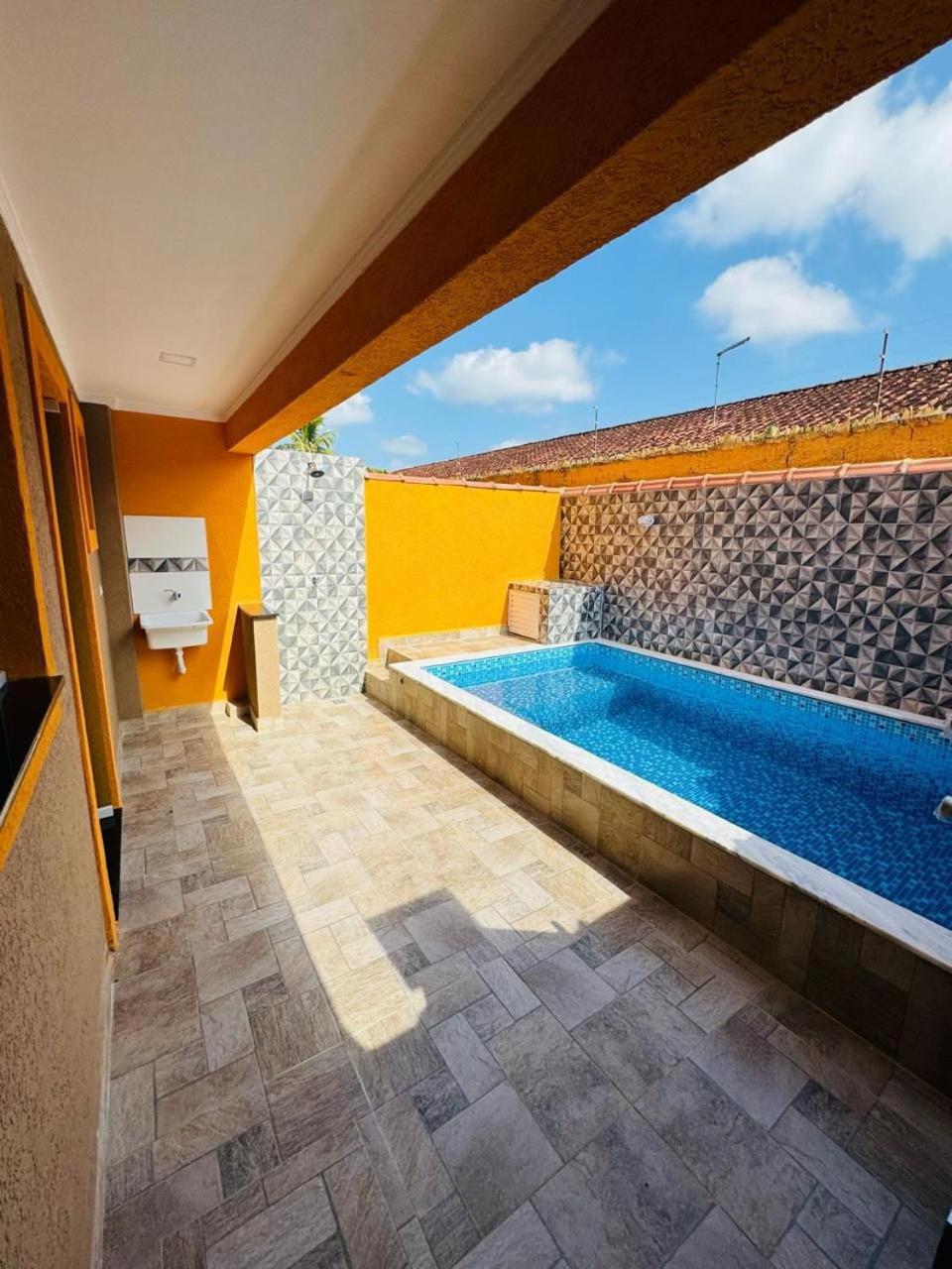 Condomínio pé na areia Itanhaém