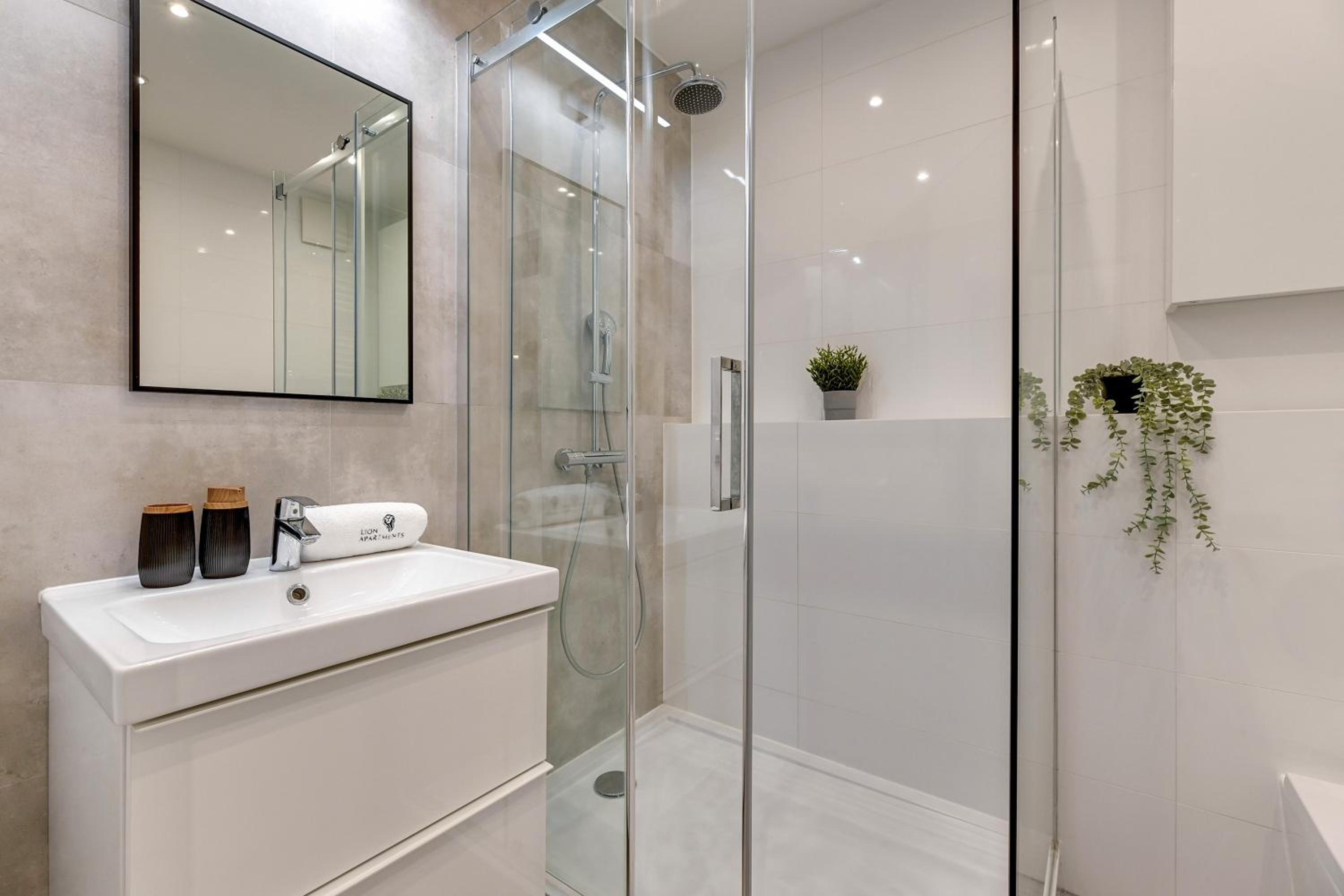 Studio Wilcza with Parking by Lion Apartments
