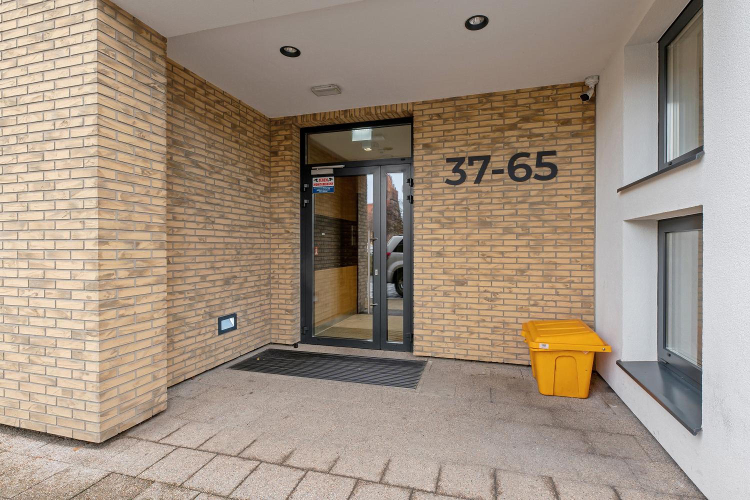 Studio Wilcza with Parking by Lion Apartments