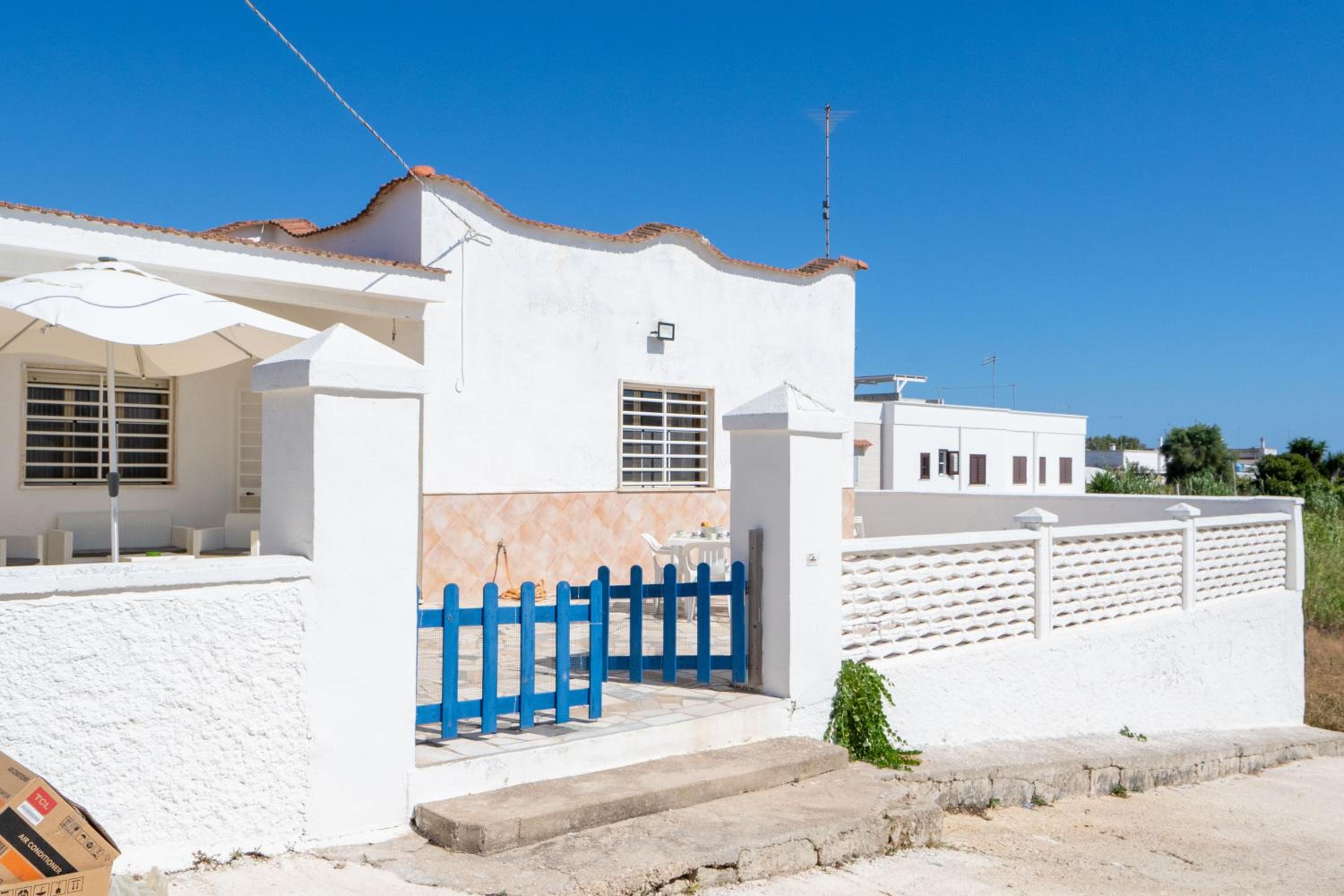 Villetta Rosa House 100 meters from the blue sea view 2