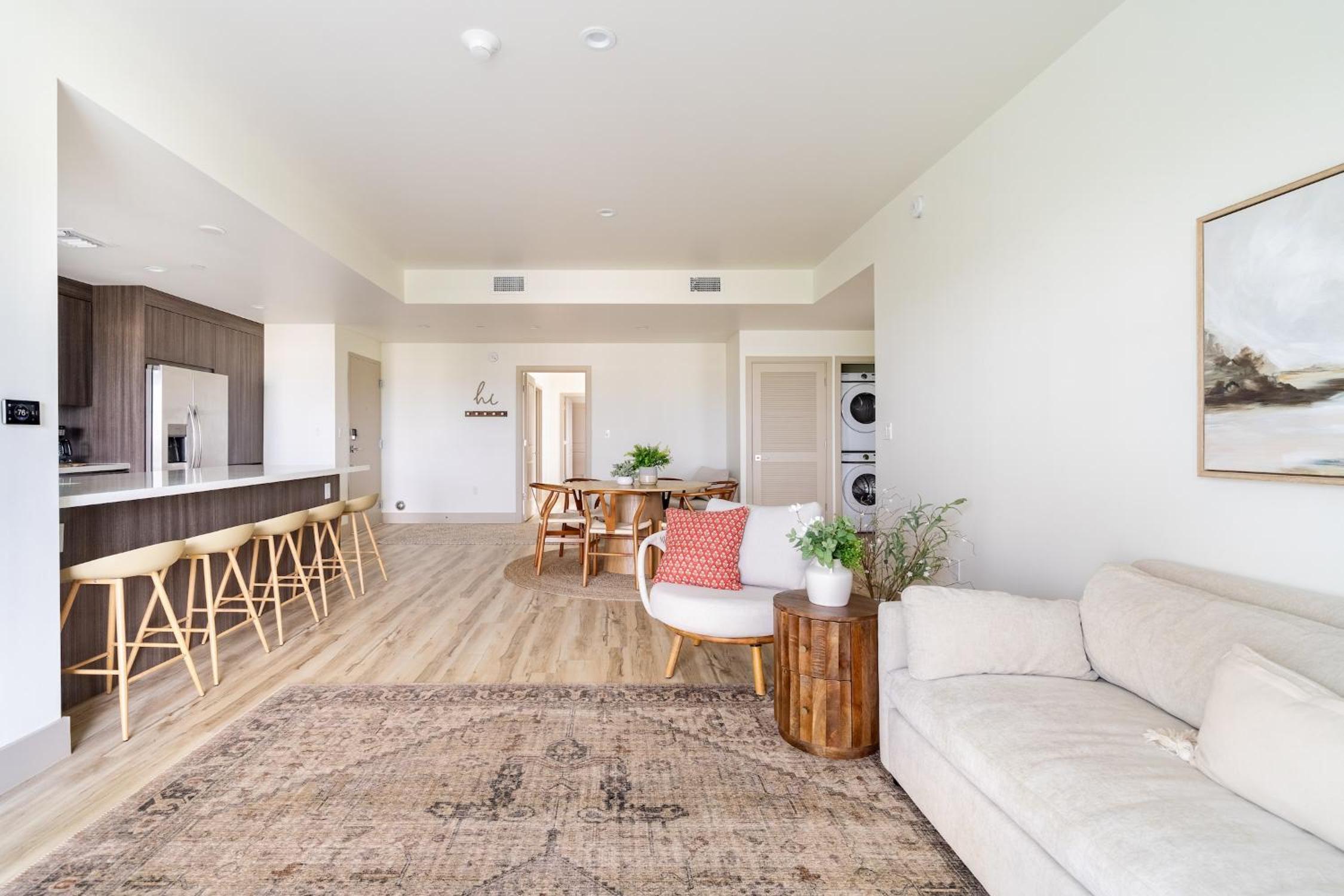 Stylish 2BR Hollywood Condo - Workspace & Parking