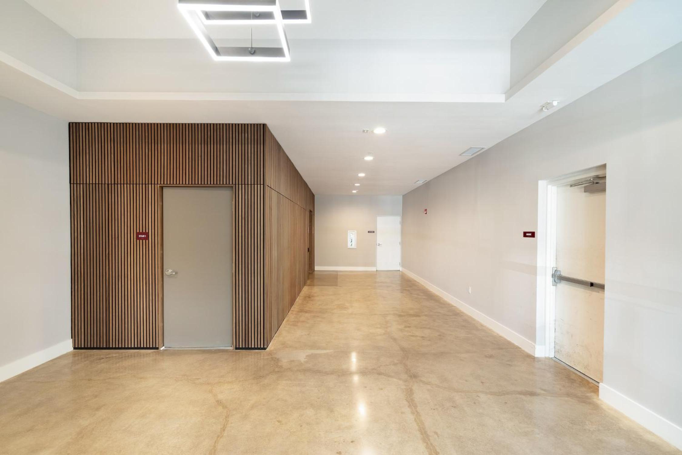Stylish 2BR Hollywood Condo - Workspace & Parking