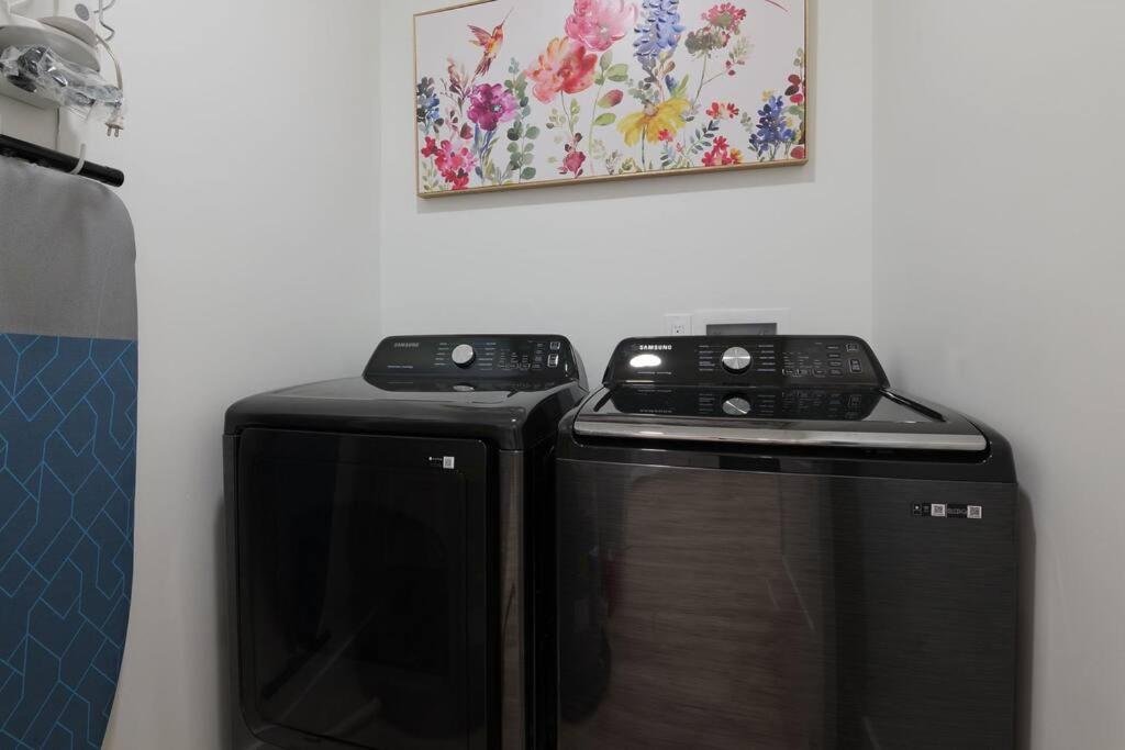 Encanto - Boho 3BR - 2 Kings - Fenced Yard - 1 mi Downtown view 5
