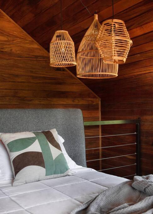 Cabana com hidromassagem e vista para a montanha
