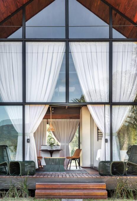 Cabana com hidromassagem e vista para a montanha