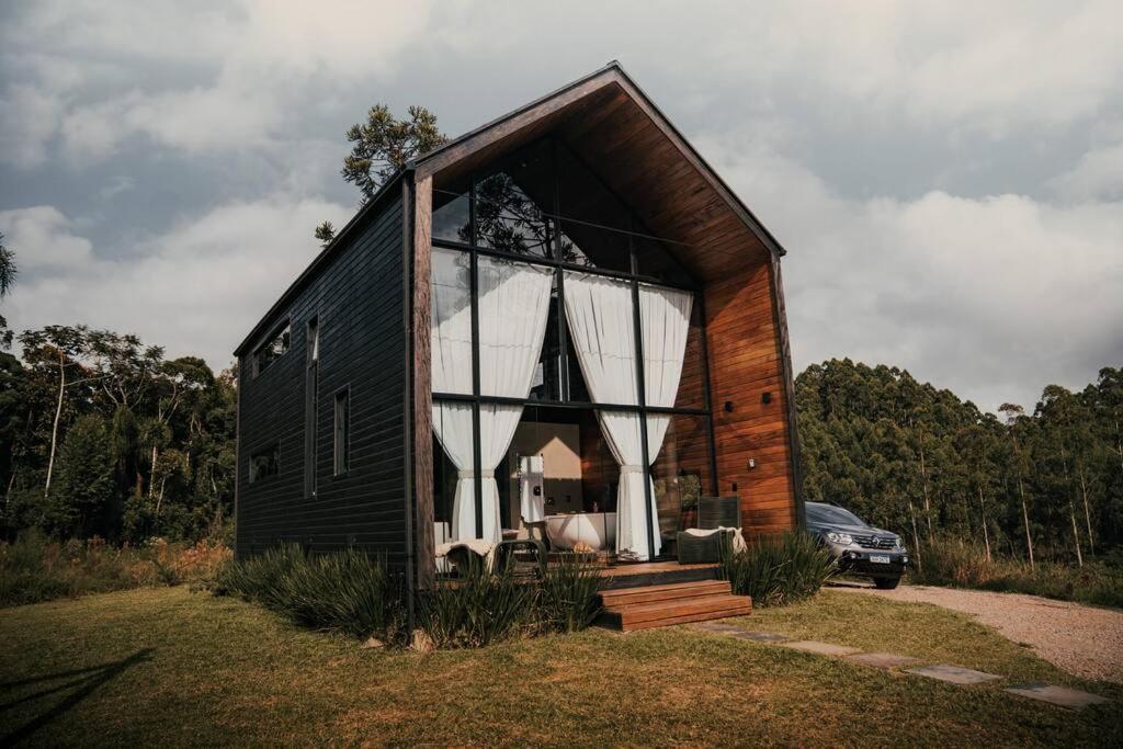 Cabana com hidromassagem e vista para a montanha