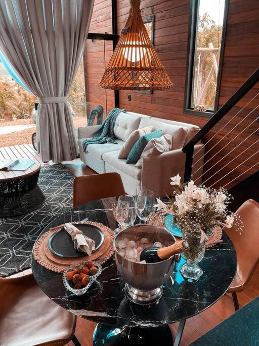 Cabana com hidromassagem e vista para a montanha