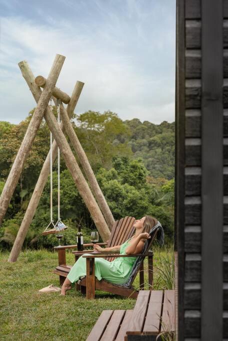 Cabana com hidromassagem e vista para a montanha