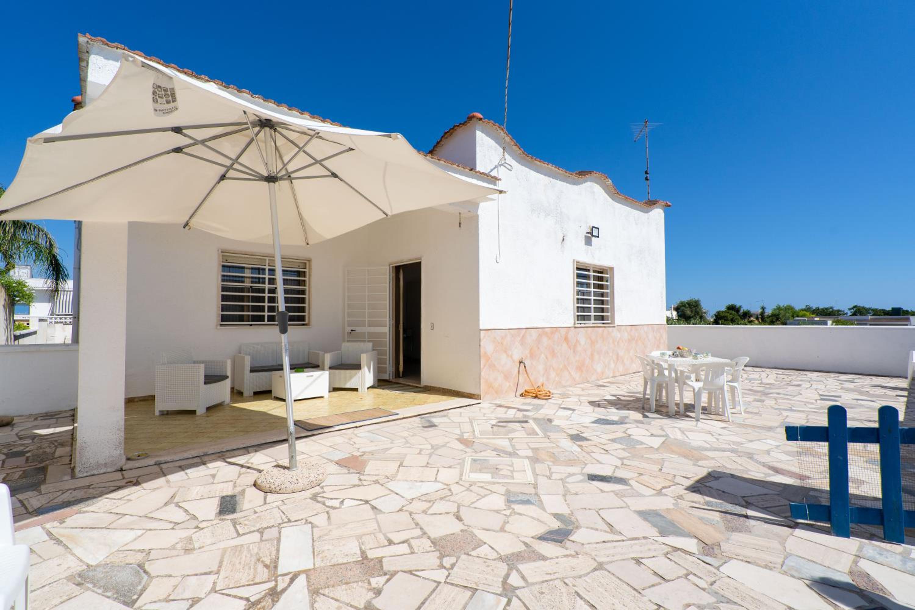 Villetta Rosa House 100 meters from the blue sea view 5