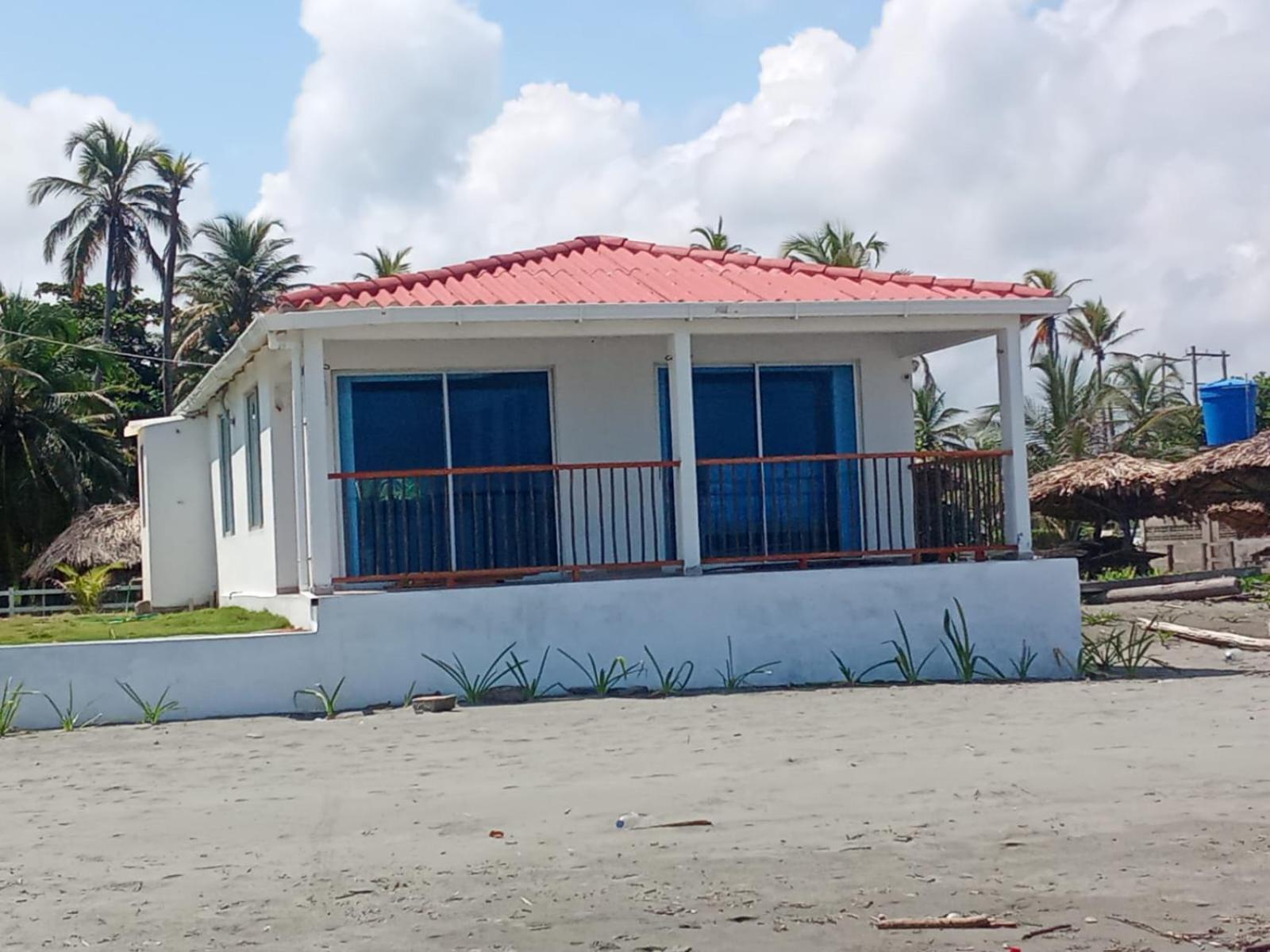 Hermosa Cabaña Frente Al Mar