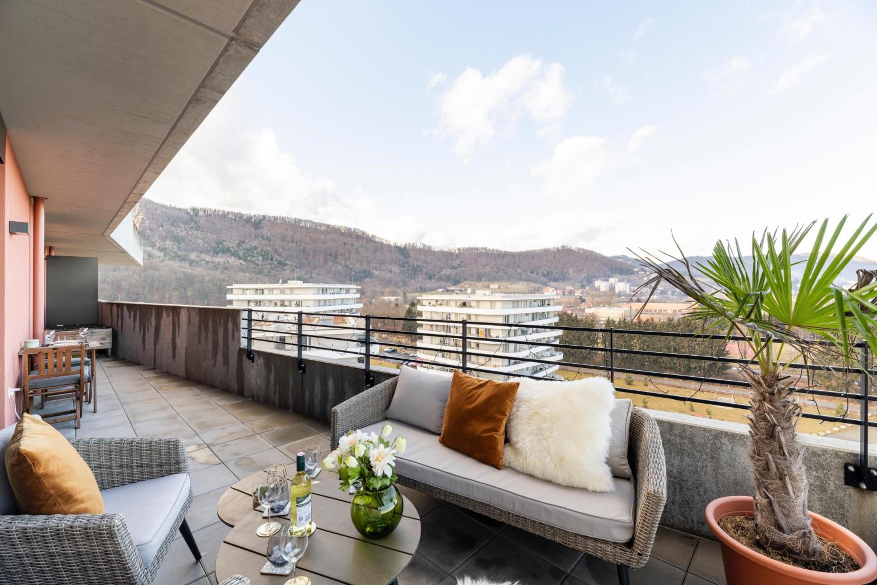 EDLER WOHNRAUM Panoramablick 3 SZ Boxspringbetten, E-Ladestation, Kaffeevollautomat, Klima, Lift, Terrasse & 2xTG