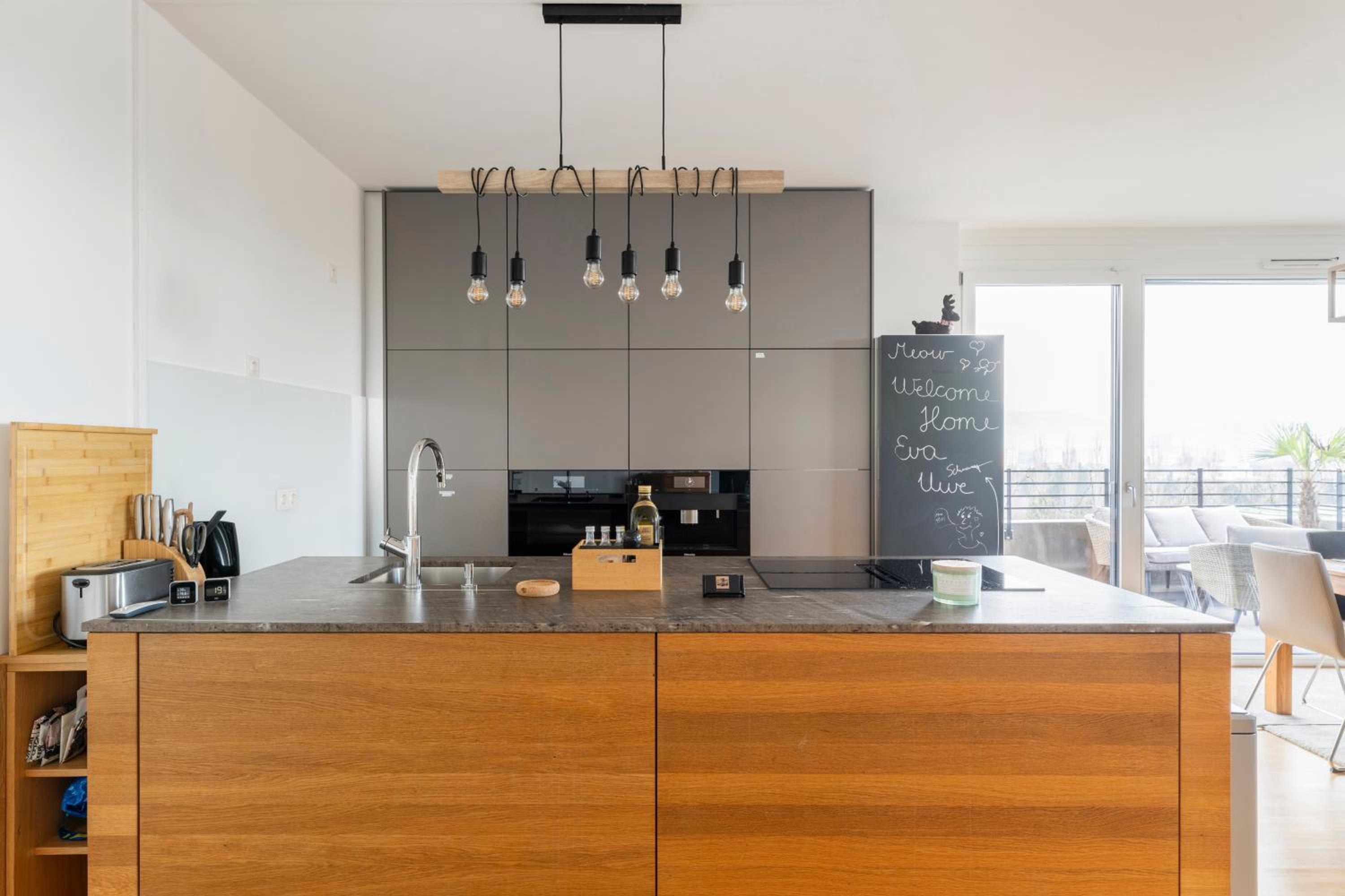 EDLER WOHNRAUM Panoramablick 3 SZ Boxspringbetten, E-Ladestation, Kaffeevollautomat, Klima, Lift, Terrasse & 2xTG
