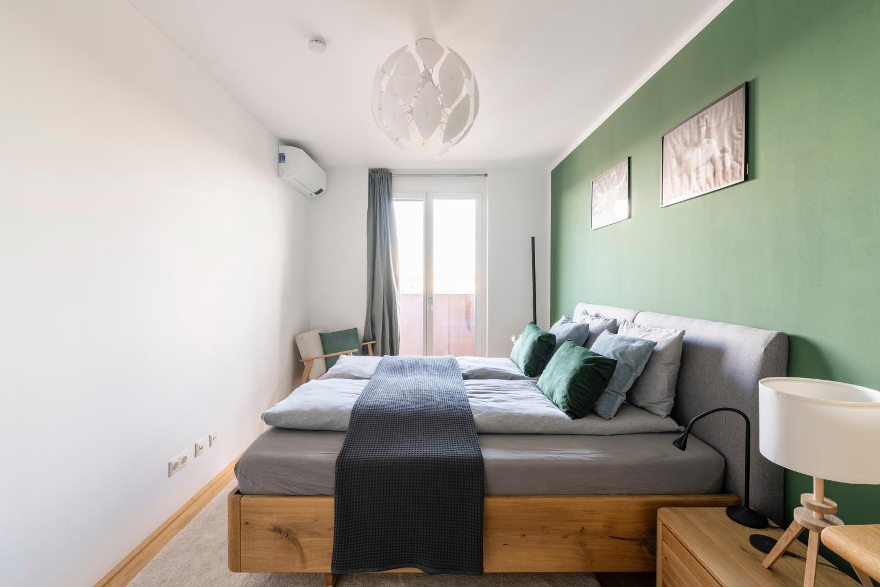EDLER WOHNRAUM Panoramablick 3 SZ Boxspringbetten, E-Ladestation, Kaffeevollautomat, Klima, Lift, Terrasse & 2xTG