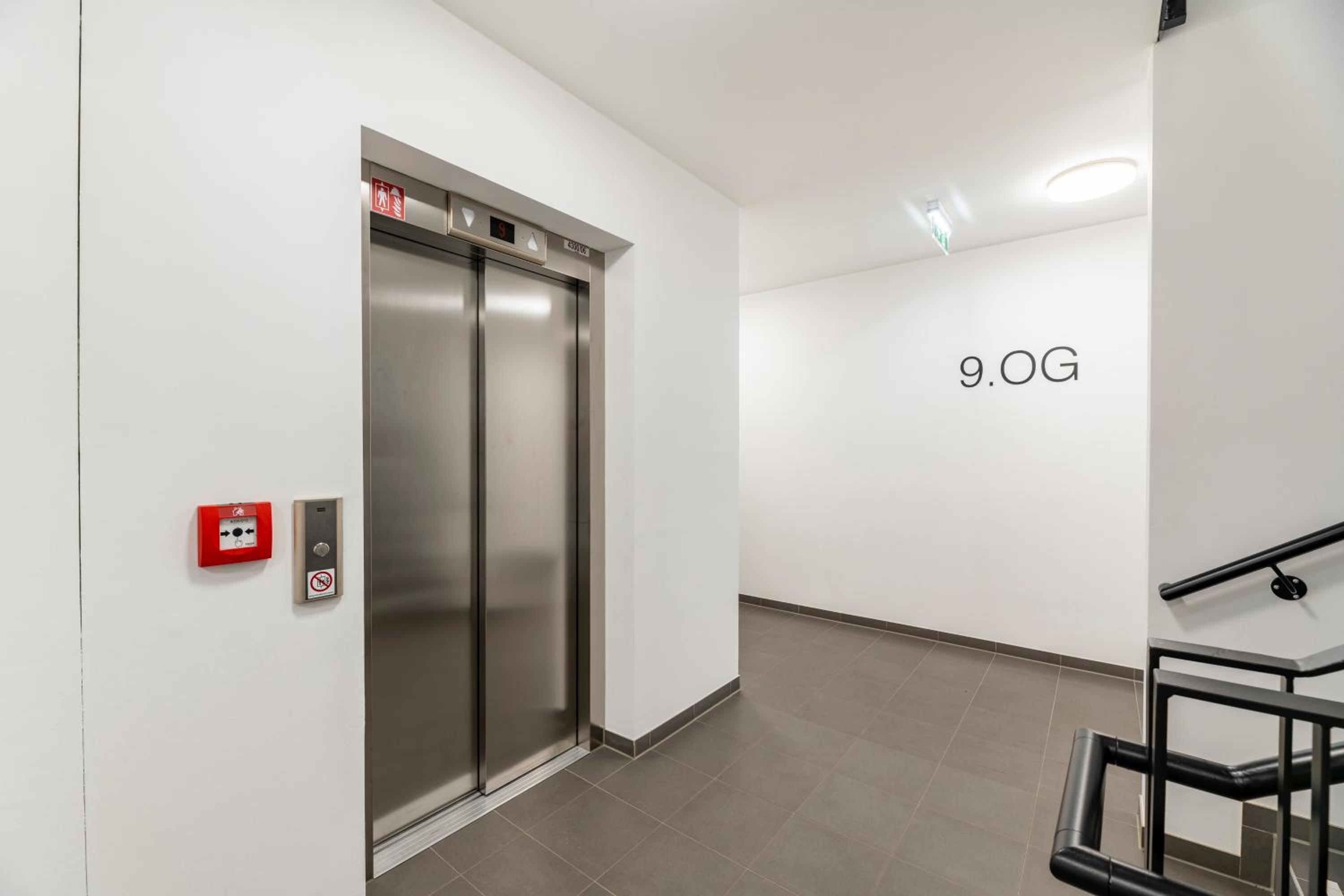 EDLER WOHNRAUM Panoramablick 3 SZ Boxspringbetten, E-Ladestation, Kaffeevollautomat, Klima, Lift, Terrasse & 2xTG