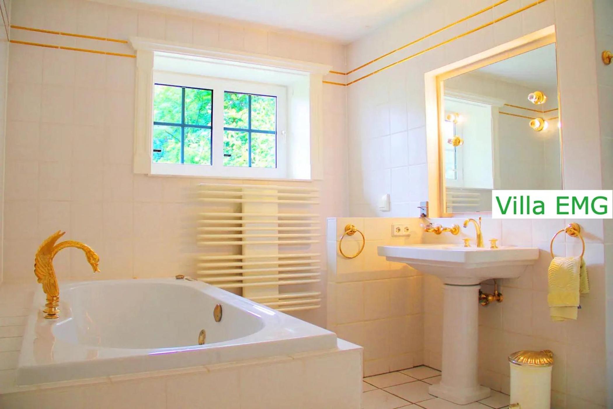 Ferienhaus Villa EMG Celle nah Hannover mit Pool, Kamin, Garten, Teich, Wald, Partyraum für Familien Gruppen bis 22 Personen view 5