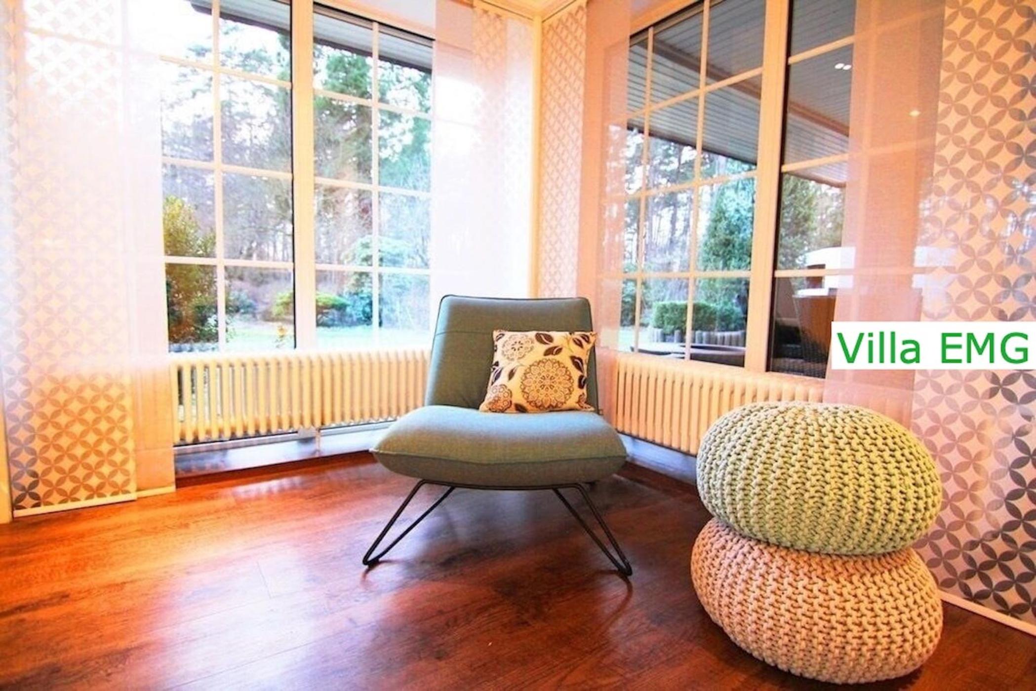 Ferienhaus Villa EMG Celle nah Hannover mit Pool, Kamin, Garten, Teich, Wald, Partyraum für Familien Gruppen bis 22 Personen view 3