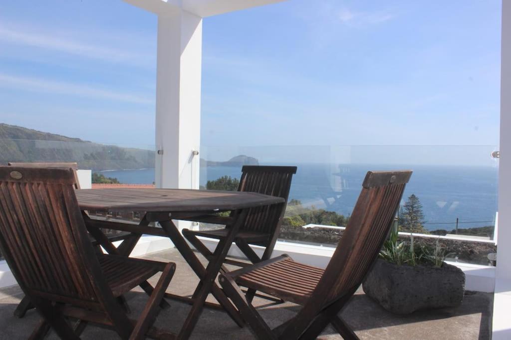 Sky T2, Vista Mar e Piscina em Varadouro, Faial