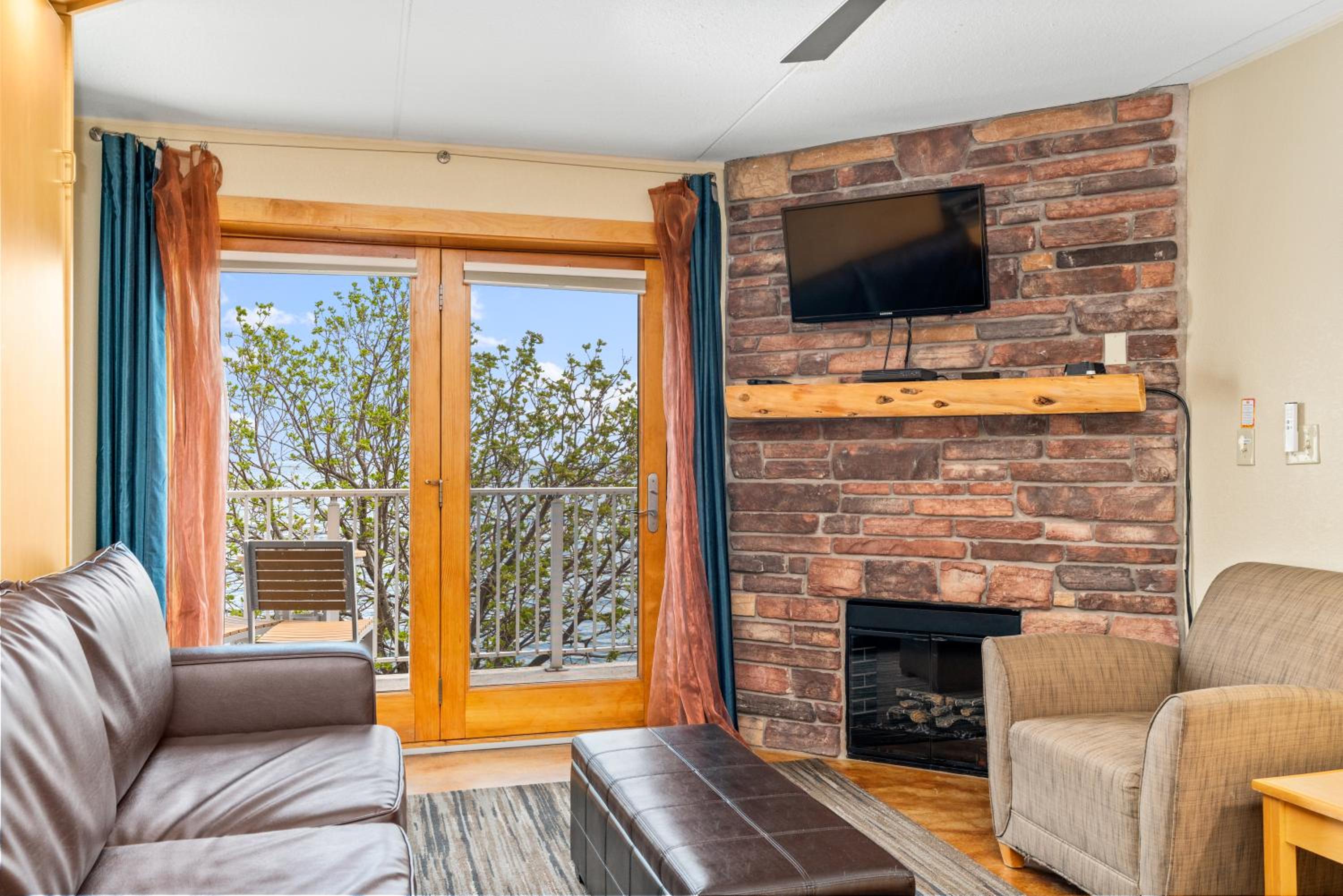 East Bay Suites