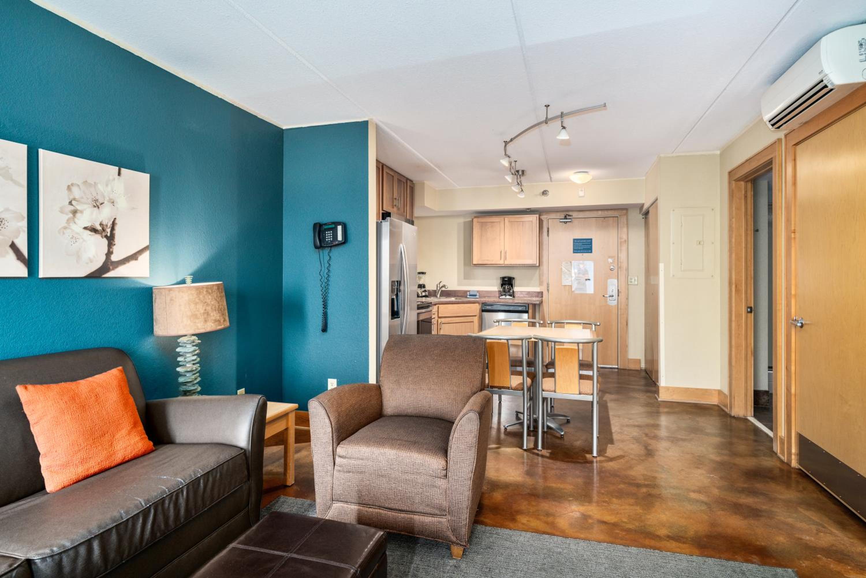 East Bay Suites