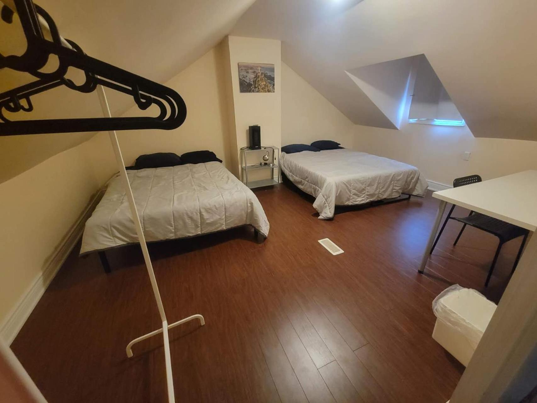 6 Bedroom house steps to public transit Conference & Convention Centres Entertainment Museum