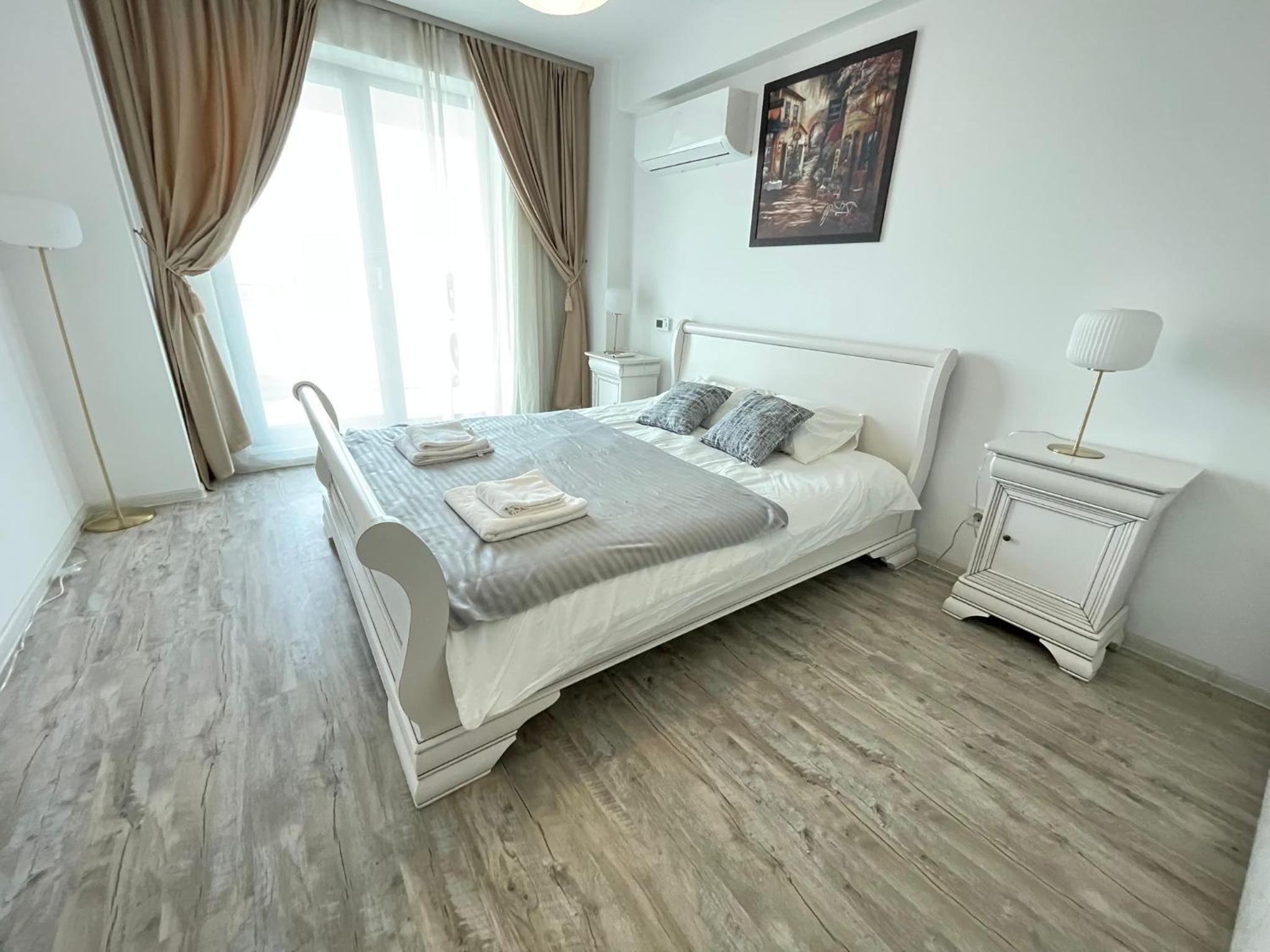ULTRACENTRAL YUSUF Nerva Traian free Parking view 2