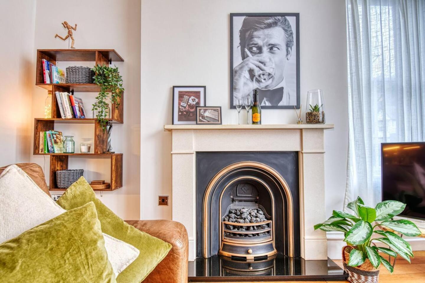 Dudley-Spacious Exec 1 bed - Long stay - Parking! view 4
